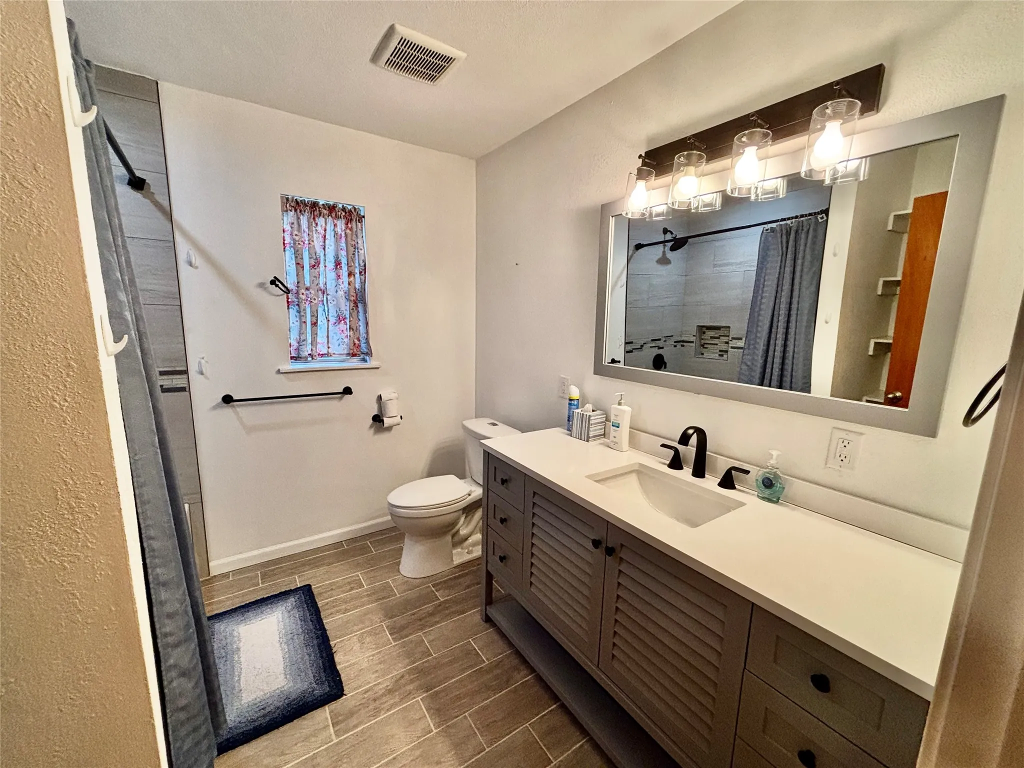 Single Family Residence For Sale in Mills County , 1410 Reynolds Street, Goldthwaite, Texas 76844, 3 Bedroom, 2 Bathroom, 2 Garage spaces, 1,477 Sqft, built in 1975, mls#21282091, Real Estate Agent in Goldthwaite, Homes For Sale in Mills county, Homes For Sale in Goldthwaite, Realtor in Goldthwaite Texas, Real Estate Brokerage Independent Realty Texas, Luminita Cordes Realtor