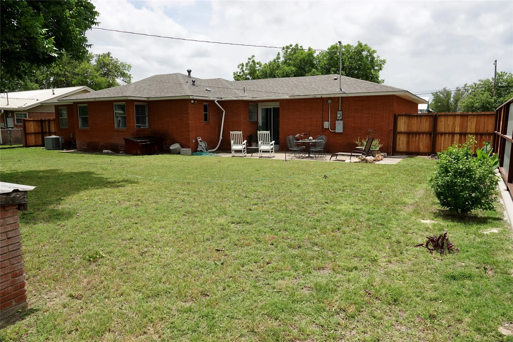 Single Family Residence For Sale in Mills County , 1410 Reynolds Street, Goldthwaite, Texas 76844, 3 Bedroom, 2 Bathroom, 2 Garage spaces, 1,477 Sqft, built in 1975, mls#21282091, Real Estate Agent in Goldthwaite, Homes For Sale in Mills county, Homes For Sale in Goldthwaite, Realtor in Goldthwaite Texas, Real Estate Brokerage Independent Realty Texas, Luminita Cordes Realtor