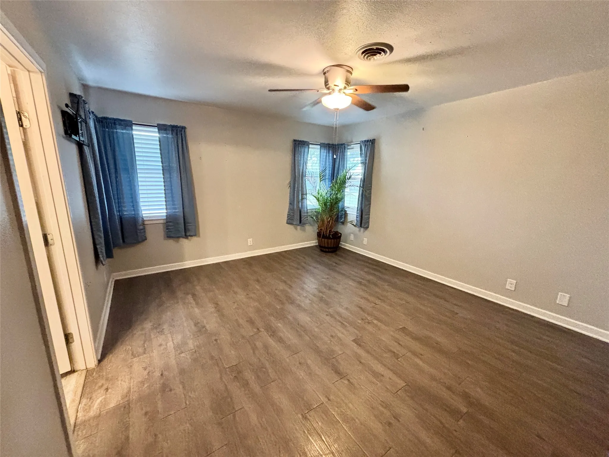 Single Family Residence For Sale in Mills County , 1410 Reynolds Street, Goldthwaite, Texas 76844, 3 Bedroom, 2 Bathroom, 2 Garage spaces, 1,477 Sqft, built in 1975, mls#21282091, Real Estate Agent in Goldthwaite, Homes For Sale in Mills county, Homes For Sale in Goldthwaite, Realtor in Goldthwaite Texas, Real Estate Brokerage Independent Realty Texas, Luminita Cordes Realtor
