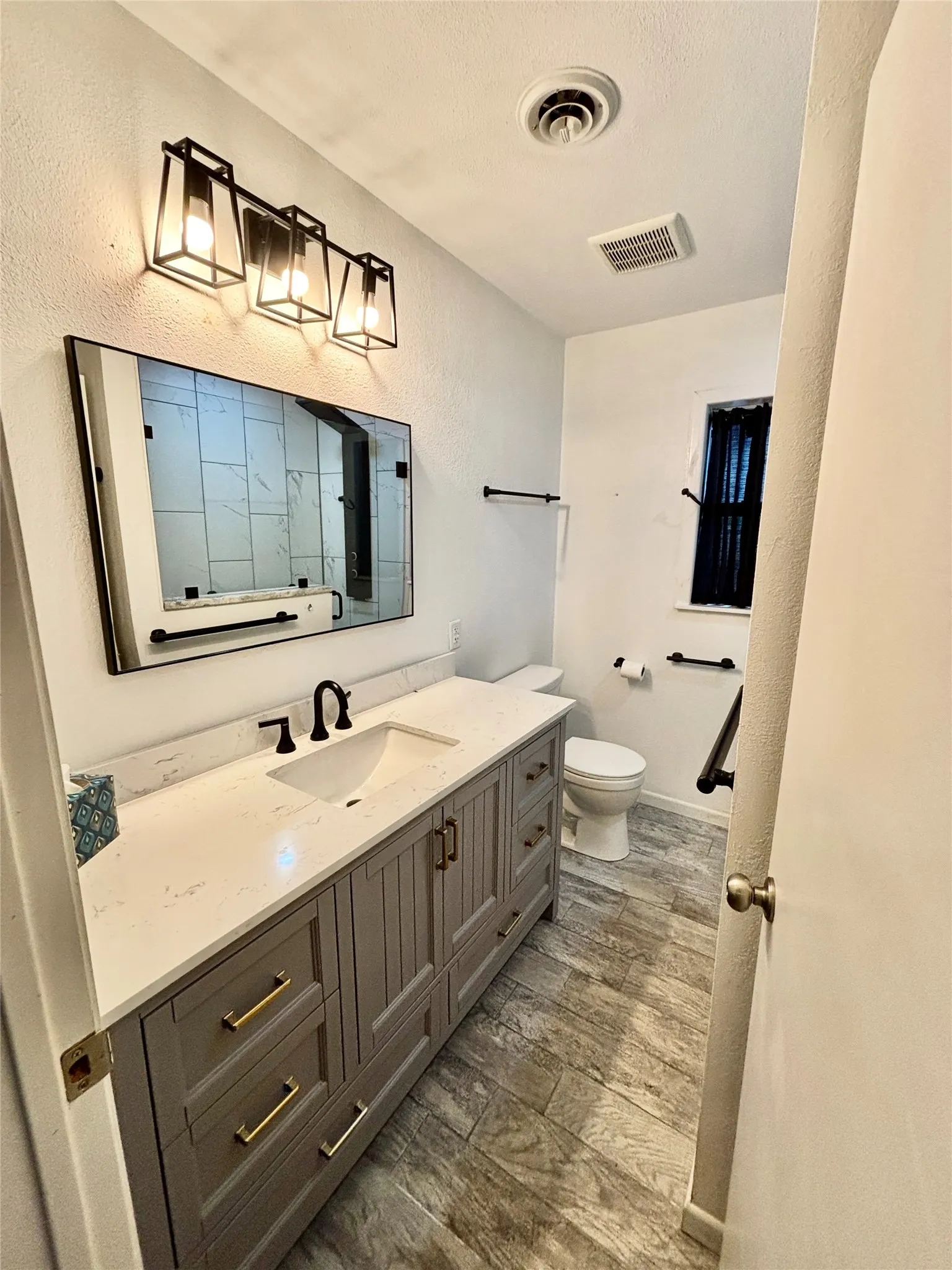 Single Family Residence For Sale in Mills County , 1410 Reynolds Street, Goldthwaite, Texas 76844, 3 Bedroom, 2 Bathroom, 2 Garage spaces, 1,477 Sqft, built in 1975, mls#21282091, Real Estate Agent in Goldthwaite, Homes For Sale in Mills county, Homes For Sale in Goldthwaite, Realtor in Goldthwaite Texas, Real Estate Brokerage Independent Realty Texas, Luminita Cordes Realtor