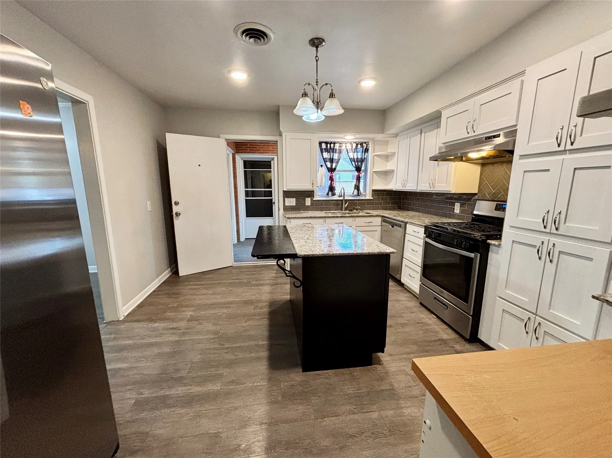 Single Family Residence For Sale in Mills County , 1410 Reynolds Street, Goldthwaite, Texas 76844, 3 Bedroom, 2 Bathroom, 2 Garage spaces, 1,477 Sqft, built in 1975, mls#21282091, Real Estate Agent in Goldthwaite, Homes For Sale in Mills county, Homes For Sale in Goldthwaite, Realtor in Goldthwaite Texas, Real Estate Brokerage Independent Realty Texas, Luminita Cordes Realtor