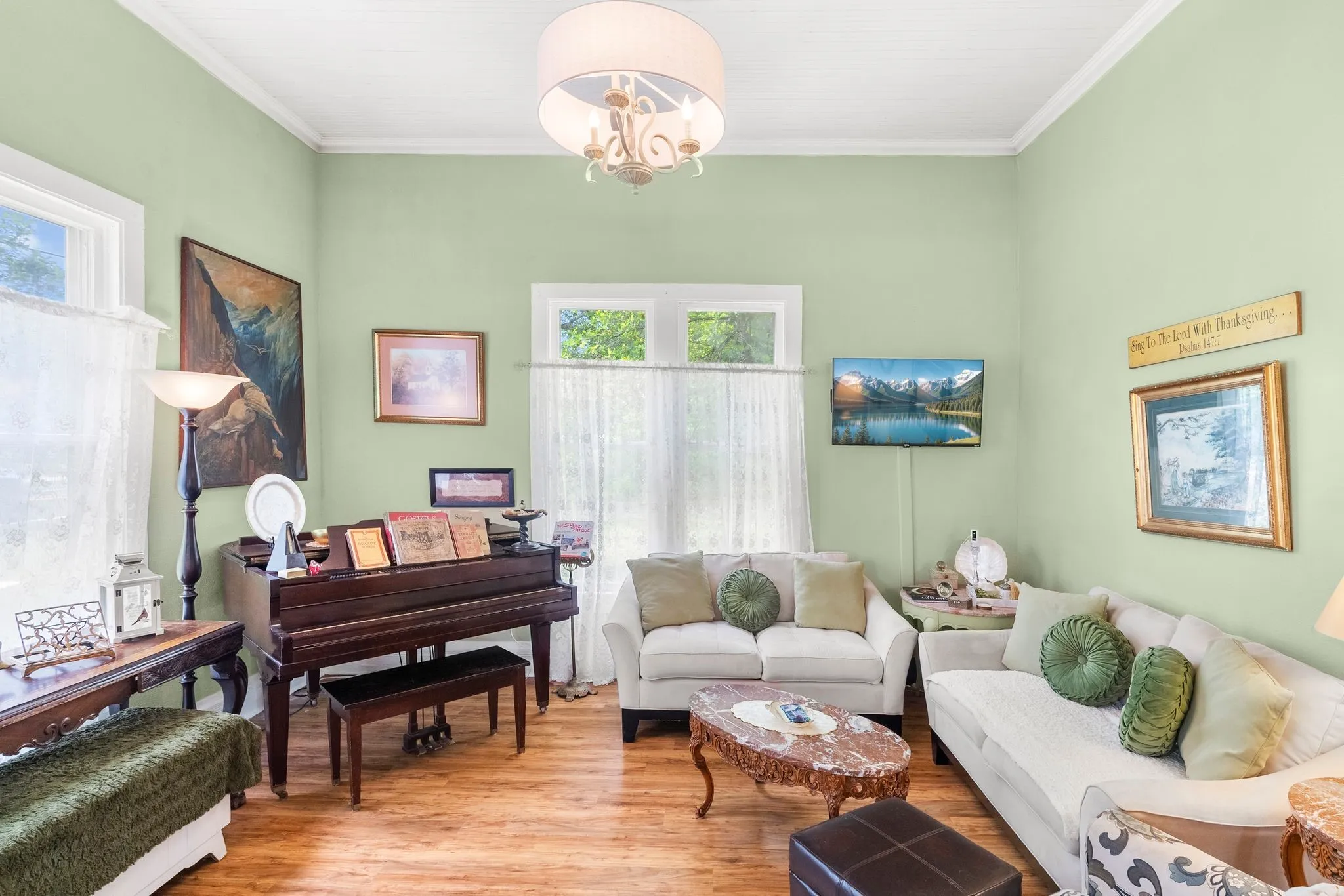 Single Family Residence For Sale in Franklin (TX) County , 911 N Main Street, Winnsboro, Texas 75494, 1 Bedroom, 2 Bathroom, Garage spaces, 1,011 Sqft, built in 1960, mls#21281858, Real Estate Agent in Winnsboro, Homes For Sale in Franklin (TX) county, Homes For Sale in Winnsboro, Realtor in Winnsboro Texas, Real Estate Brokerage Independent Realty Texas, Luminita Cordes Realtor