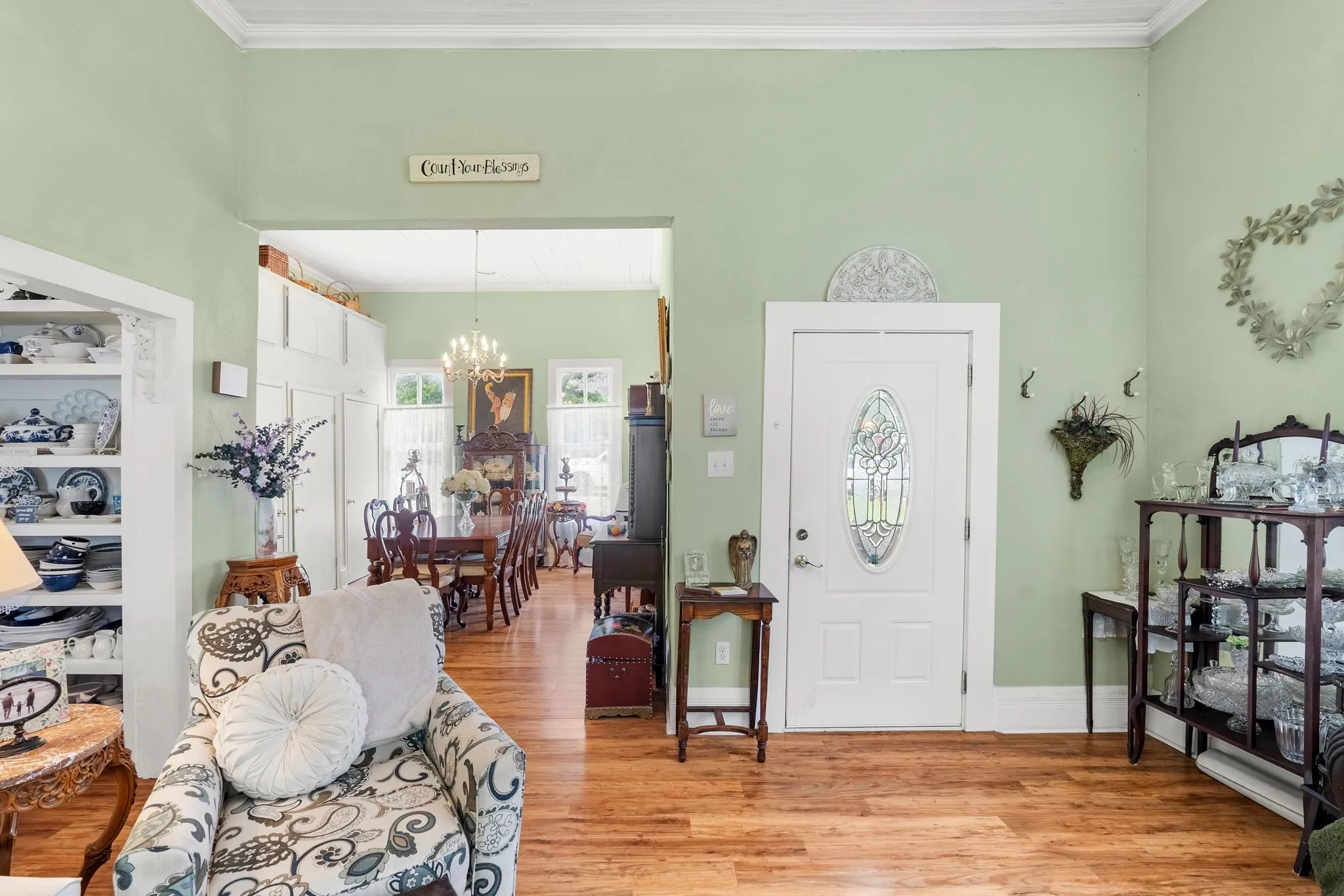 Single Family Residence For Sale in Franklin (TX) County , 911 N Main Street, Winnsboro, Texas 75494, 1 Bedroom, 2 Bathroom, Garage spaces, 1,011 Sqft, built in 1960, mls#21281858, Real Estate Agent in Winnsboro, Homes For Sale in Franklin (TX) county, Homes For Sale in Winnsboro, Realtor in Winnsboro Texas, Real Estate Brokerage Independent Realty Texas, Luminita Cordes Realtor