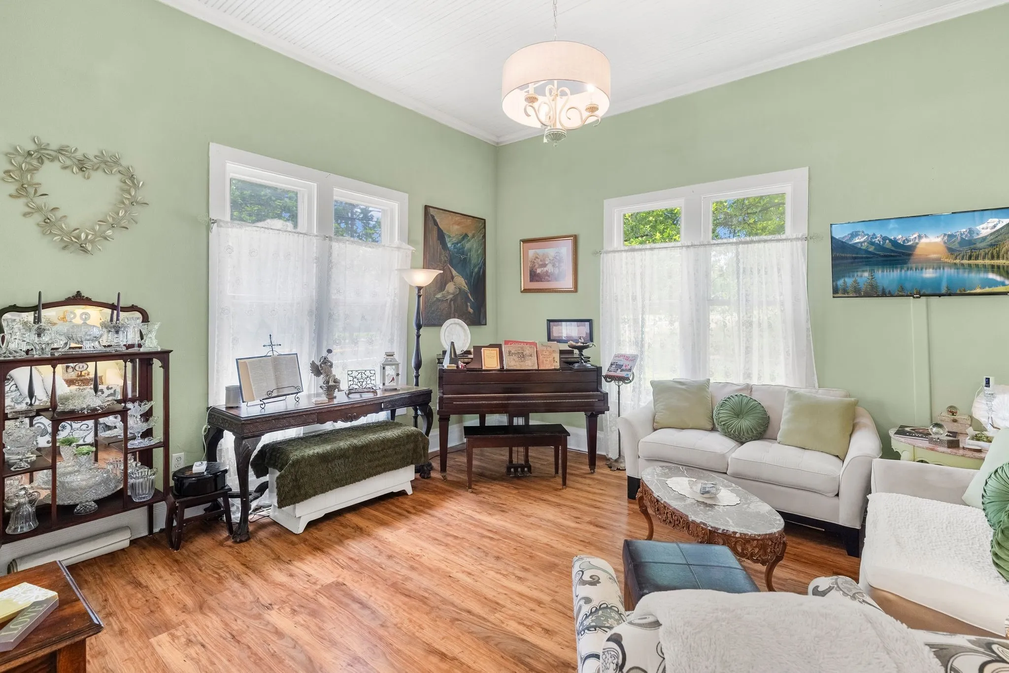 Single Family Residence For Sale in Franklin (TX) County , 911 N Main Street, Winnsboro, Texas 75494, 1 Bedroom, 2 Bathroom, Garage spaces, 1,011 Sqft, built in 1960, mls#21281858, Real Estate Agent in Winnsboro, Homes For Sale in Franklin (TX) county, Homes For Sale in Winnsboro, Realtor in Winnsboro Texas, Real Estate Brokerage Independent Realty Texas, Luminita Cordes Realtor