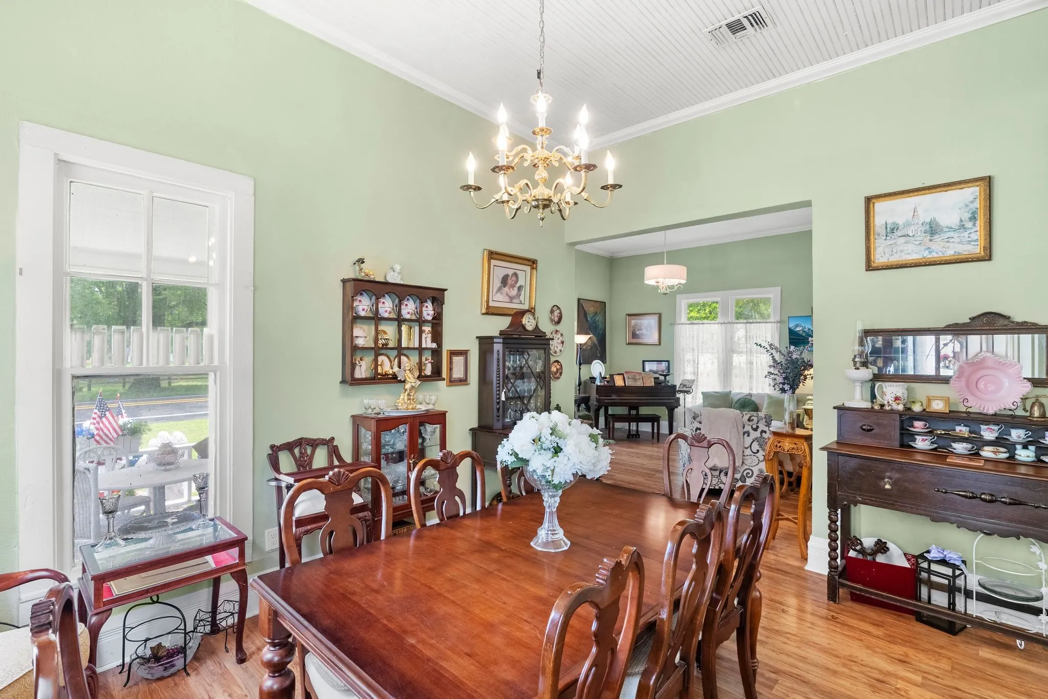 Single Family Residence For Sale in Franklin (TX) County , 911 N Main Street, Winnsboro, Texas 75494, 1 Bedroom, 2 Bathroom, Garage spaces, 1,011 Sqft, built in 1960, mls#21281858, Real Estate Agent in Winnsboro, Homes For Sale in Franklin (TX) county, Homes For Sale in Winnsboro, Realtor in Winnsboro Texas, Real Estate Brokerage Independent Realty Texas, Luminita Cordes Realtor