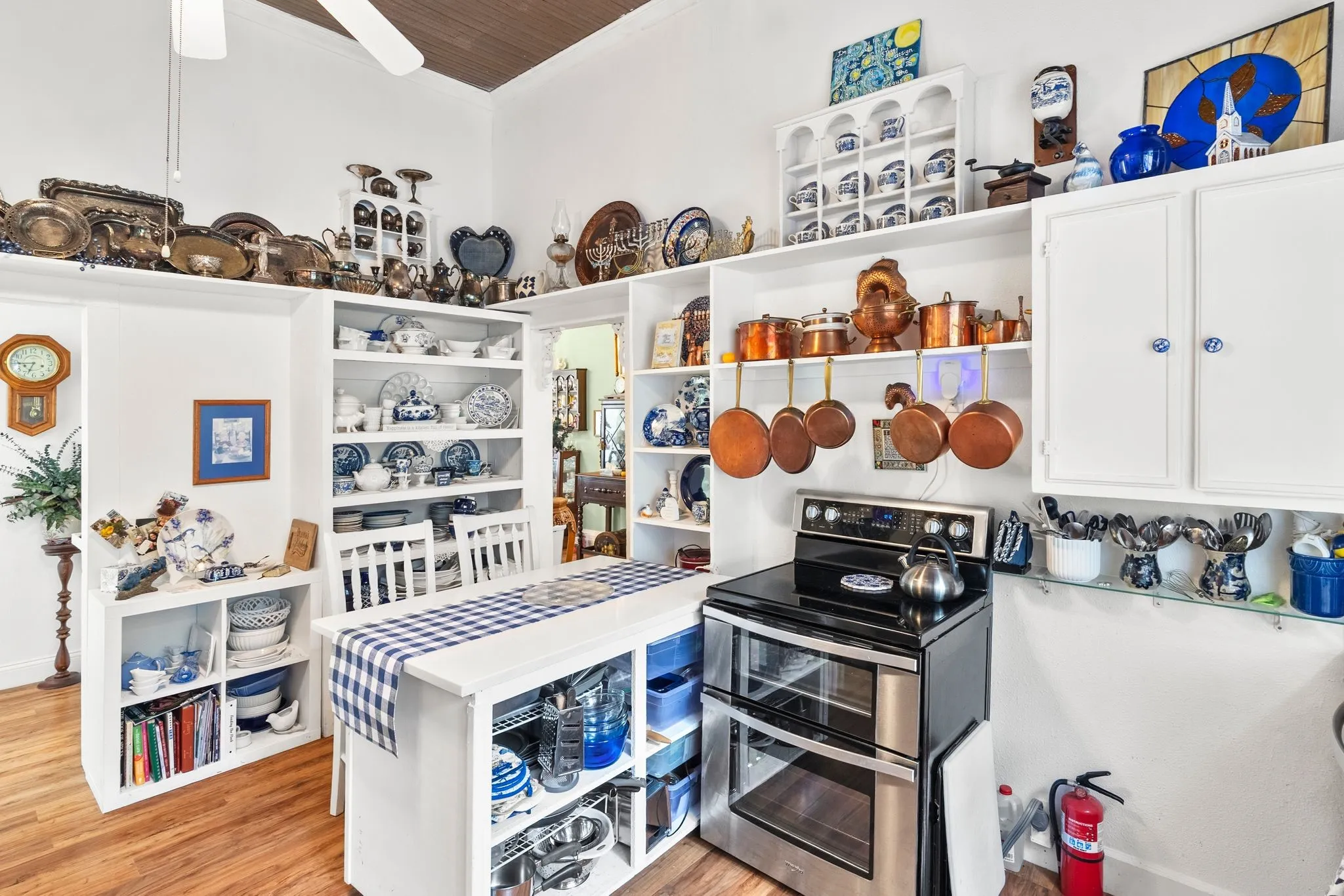 Single Family Residence For Sale in Franklin (TX) County , 911 N Main Street, Winnsboro, Texas 75494, 1 Bedroom, 2 Bathroom, Garage spaces, 1,011 Sqft, built in 1960, mls#21281858, Real Estate Agent in Winnsboro, Homes For Sale in Franklin (TX) county, Homes For Sale in Winnsboro, Realtor in Winnsboro Texas, Real Estate Brokerage Independent Realty Texas, Luminita Cordes Realtor