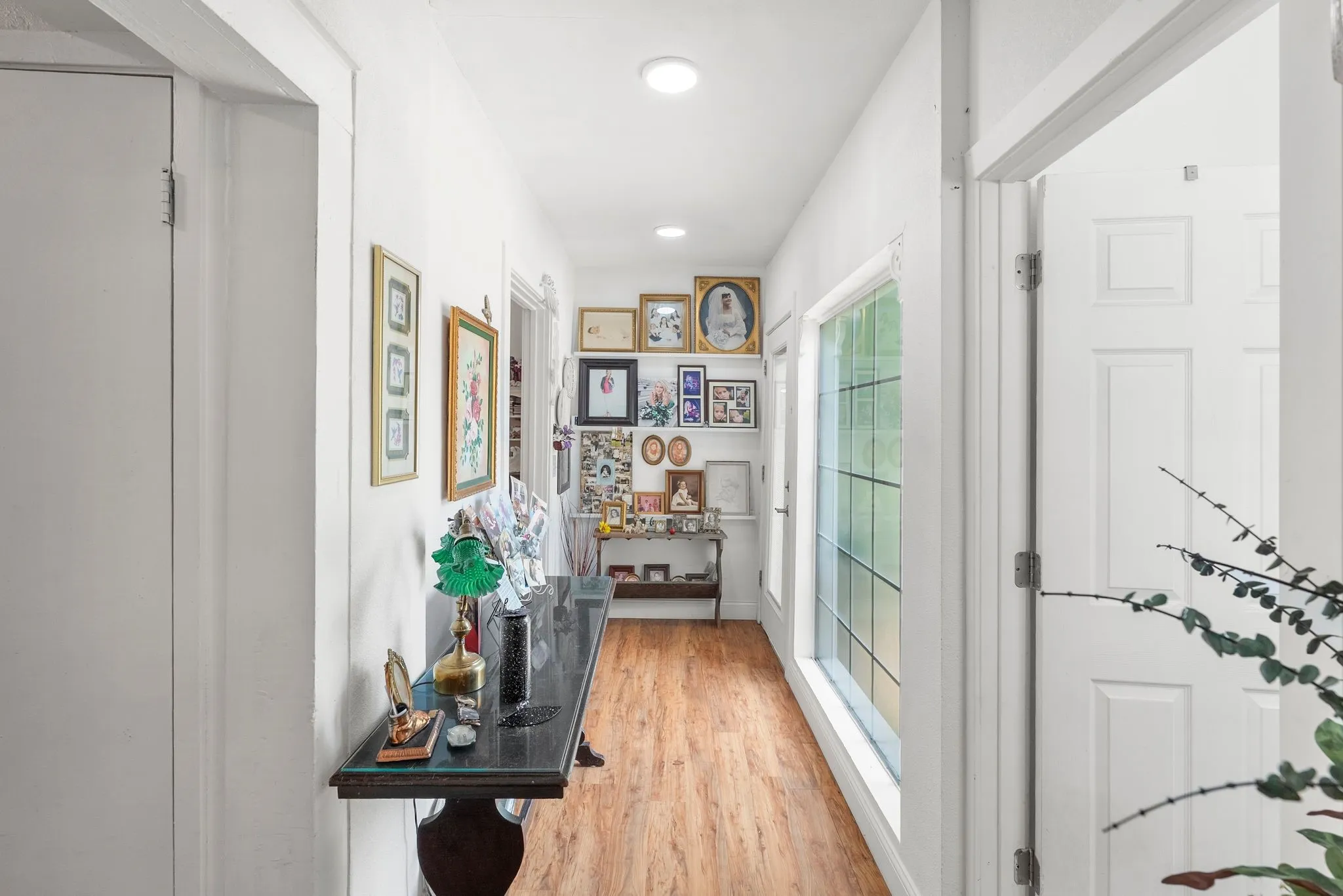 Single Family Residence For Sale in Franklin (TX) County , 911 N Main Street, Winnsboro, Texas 75494, 1 Bedroom, 2 Bathroom, Garage spaces, 1,011 Sqft, built in 1960, mls#21281858, Real Estate Agent in Winnsboro, Homes For Sale in Franklin (TX) county, Homes For Sale in Winnsboro, Realtor in Winnsboro Texas, Real Estate Brokerage Independent Realty Texas, Luminita Cordes Realtor