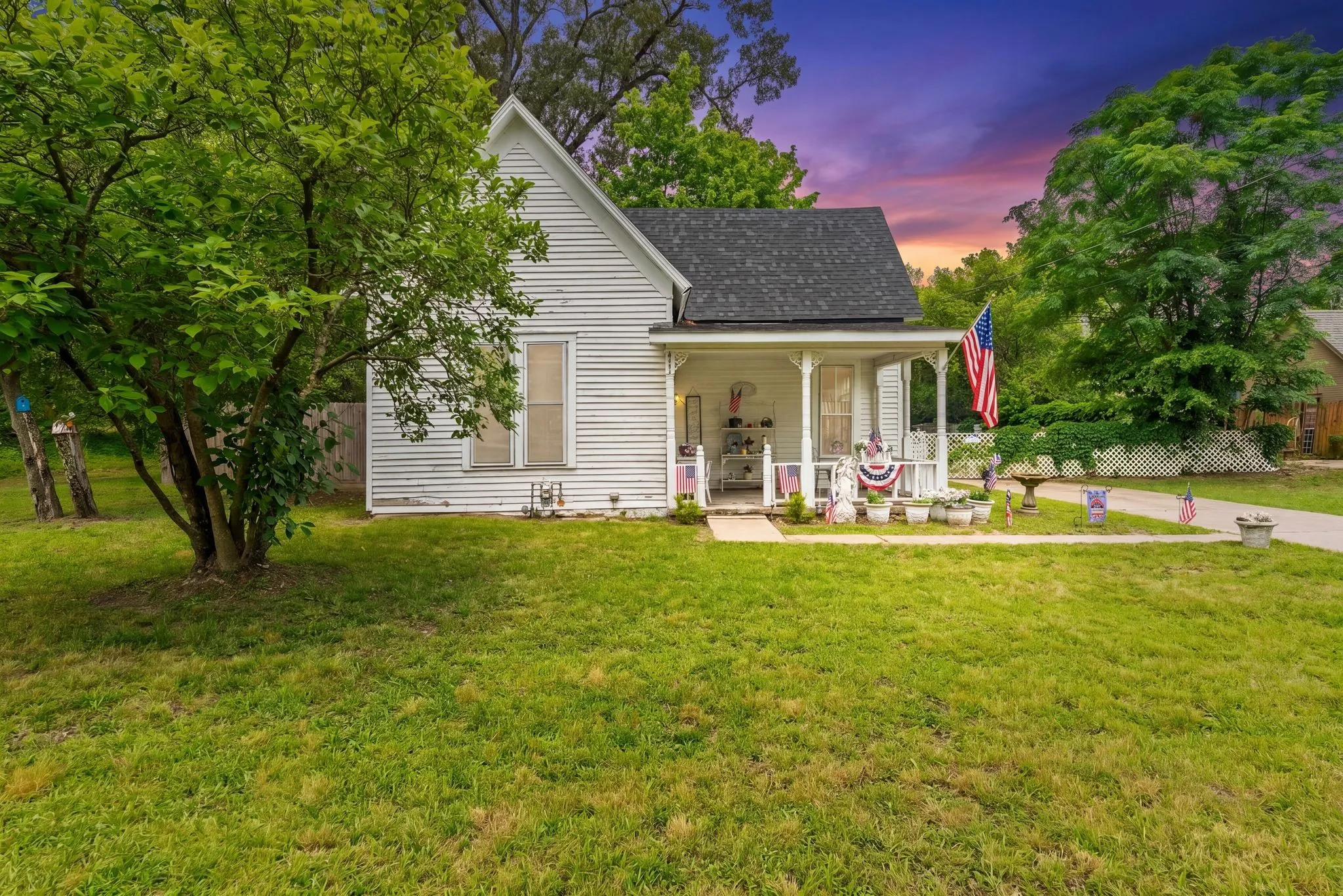 Single Family Residence For Sale in Franklin (TX) County , 911 N Main Street, Winnsboro, Texas 75494, 1 Bedroom, 2 Bathroom, Garage spaces, 1,011 Sqft, built in 1960, mls#21281858, Real Estate Agent in Winnsboro, Homes For Sale in Franklin (TX) county, Homes For Sale in Winnsboro, Realtor in Winnsboro Texas, Real Estate Brokerage Independent Realty Texas, Luminita Cordes Realtor