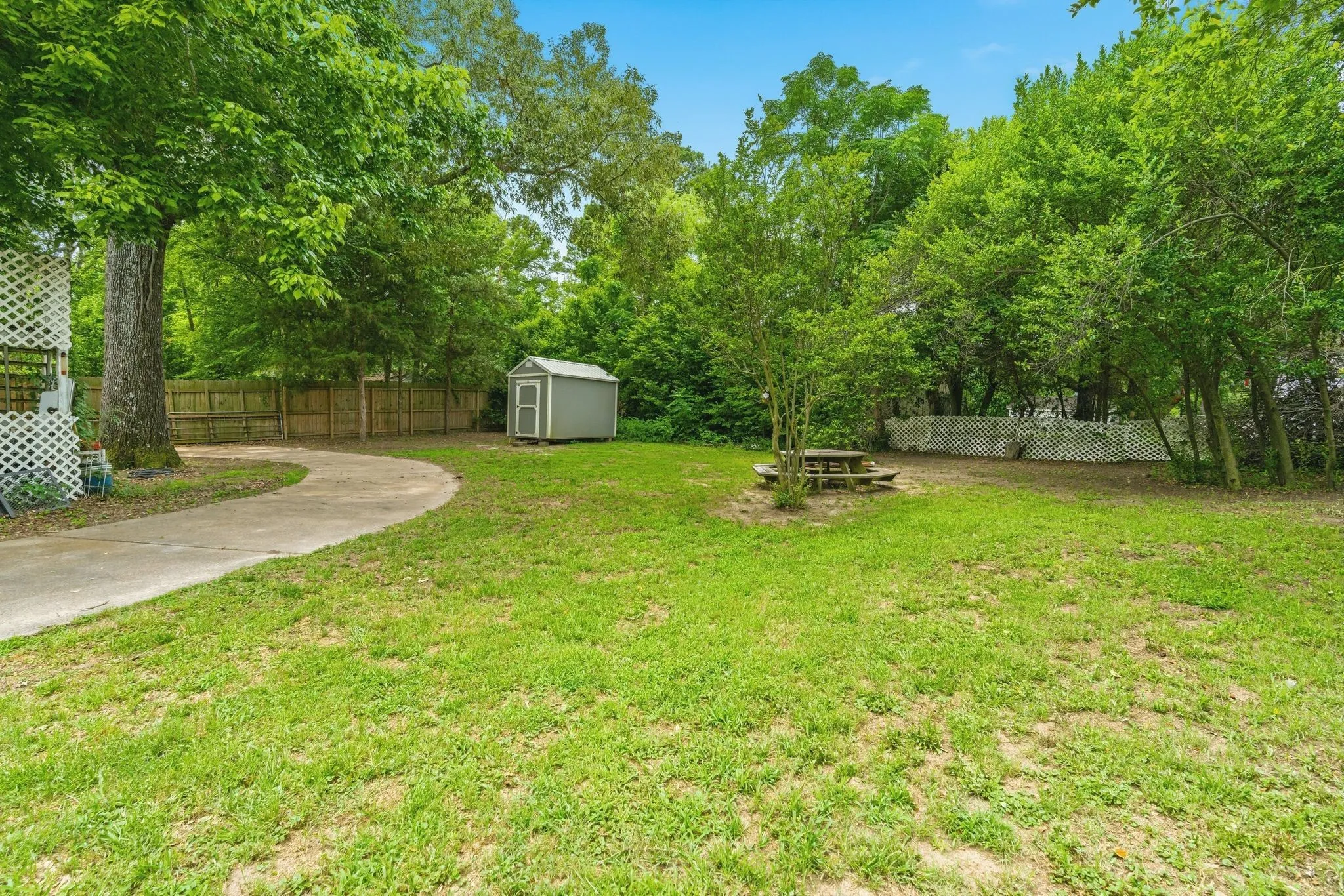Single Family Residence For Sale in Franklin (TX) County , 911 N Main Street, Winnsboro, Texas 75494, 1 Bedroom, 2 Bathroom, Garage spaces, 1,011 Sqft, built in 1960, mls#21281858, Real Estate Agent in Winnsboro, Homes For Sale in Franklin (TX) county, Homes For Sale in Winnsboro, Realtor in Winnsboro Texas, Real Estate Brokerage Independent Realty Texas, Luminita Cordes Realtor