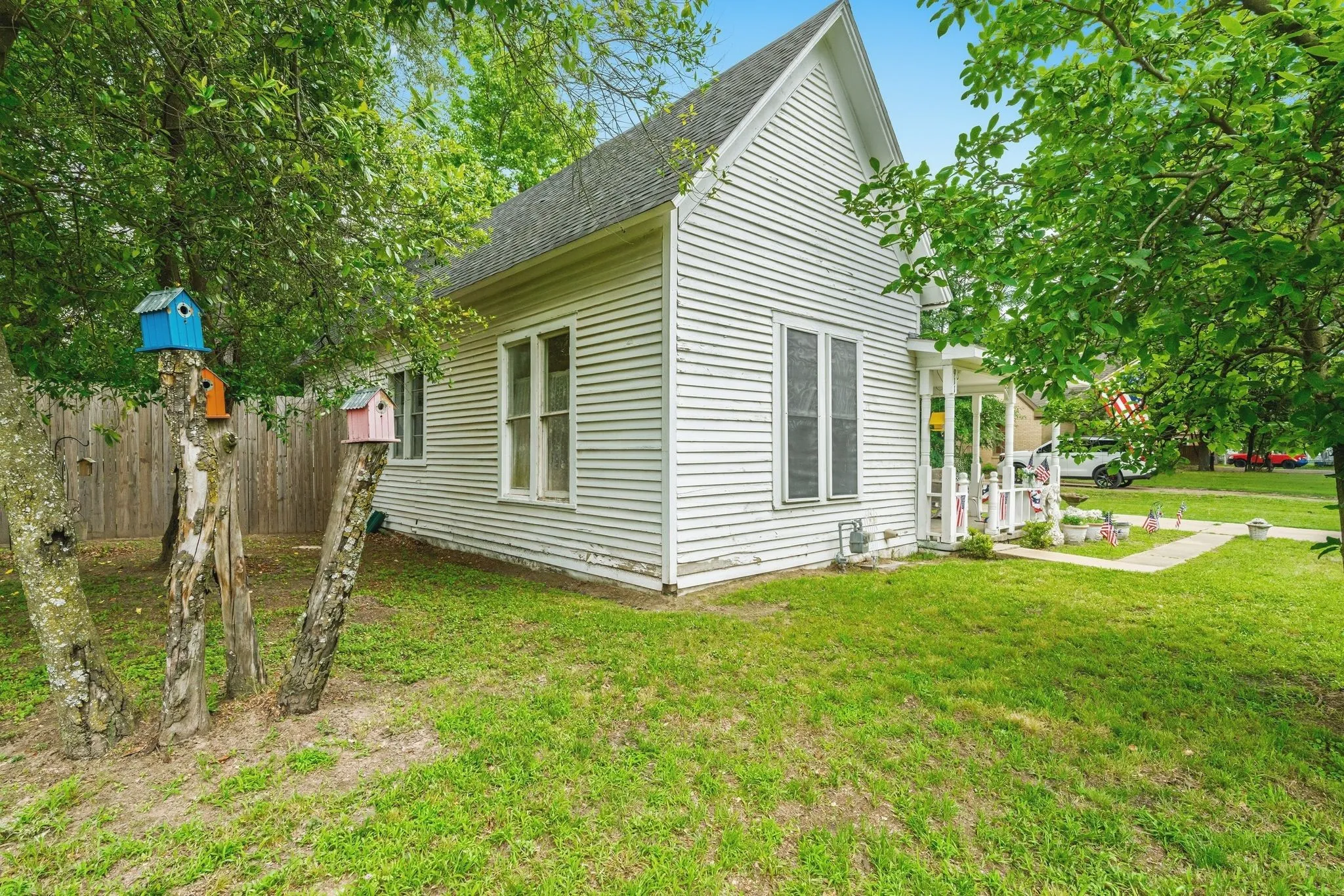 Single Family Residence For Sale in Franklin (TX) County , 911 N Main Street, Winnsboro, Texas 75494, 1 Bedroom, 2 Bathroom, Garage spaces, 1,011 Sqft, built in 1960, mls#21281858, Real Estate Agent in Winnsboro, Homes For Sale in Franklin (TX) county, Homes For Sale in Winnsboro, Realtor in Winnsboro Texas, Real Estate Brokerage Independent Realty Texas, Luminita Cordes Realtor