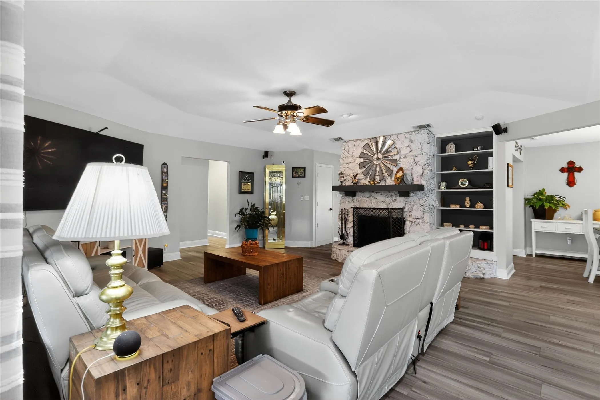 Single Family Residence For Sale in Ellis County , 105 Elm Drive, Oak Leaf, Texas 75154, 3 Bedroom, 3 Bathroom, 3 Garage spaces, 2,838 Sqft, built in 1975, mls#21251271, Real Estate Agent in Oak Leaf, Homes For Sale in Ellis county, Homes For Sale in Oak Leaf, Realtor in Oak Leaf Texas, Real Estate Brokerage Independent Realty Texas, Luminita Cordes Realtor