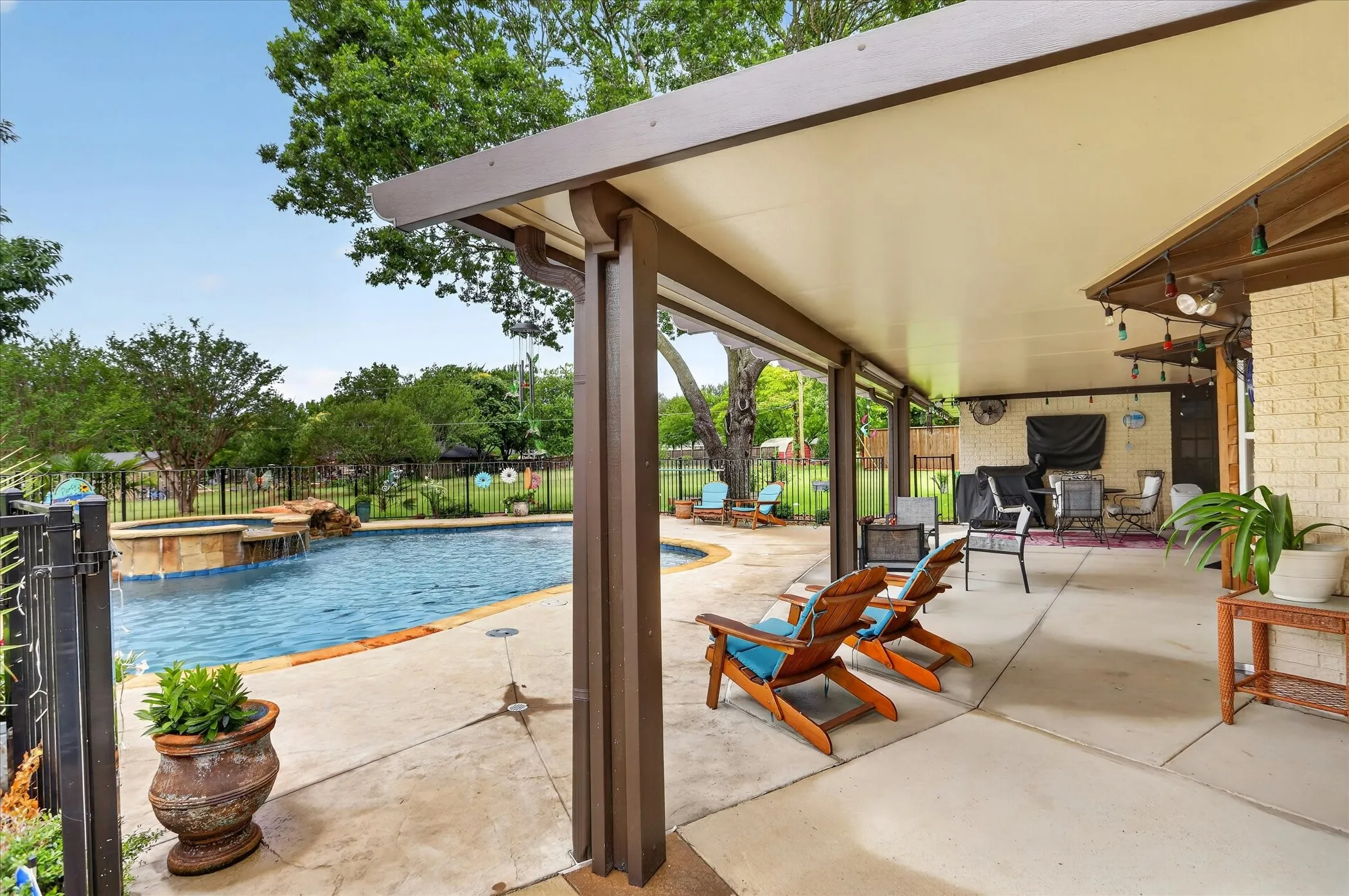 Single Family Residence For Sale in Ellis County , 105 Elm Drive, Oak Leaf, Texas 75154, 3 Bedroom, 3 Bathroom, 3 Garage spaces, 2,838 Sqft, built in 1975, mls#21251271, Real Estate Agent in Oak Leaf, Homes For Sale in Ellis county, Homes For Sale in Oak Leaf, Realtor in Oak Leaf Texas, Real Estate Brokerage Independent Realty Texas, Luminita Cordes Realtor
