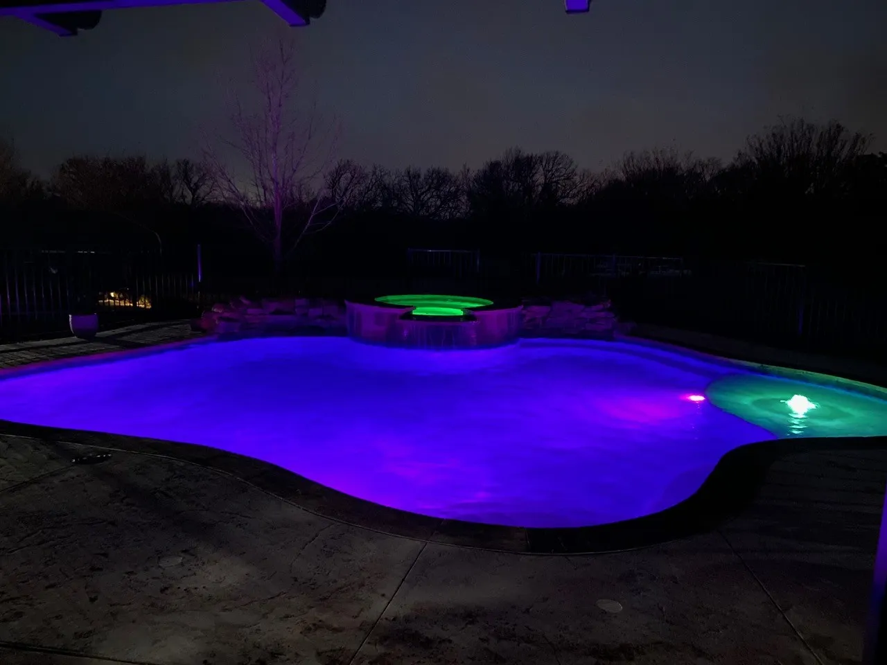 Stunning lighting with multiple color options.