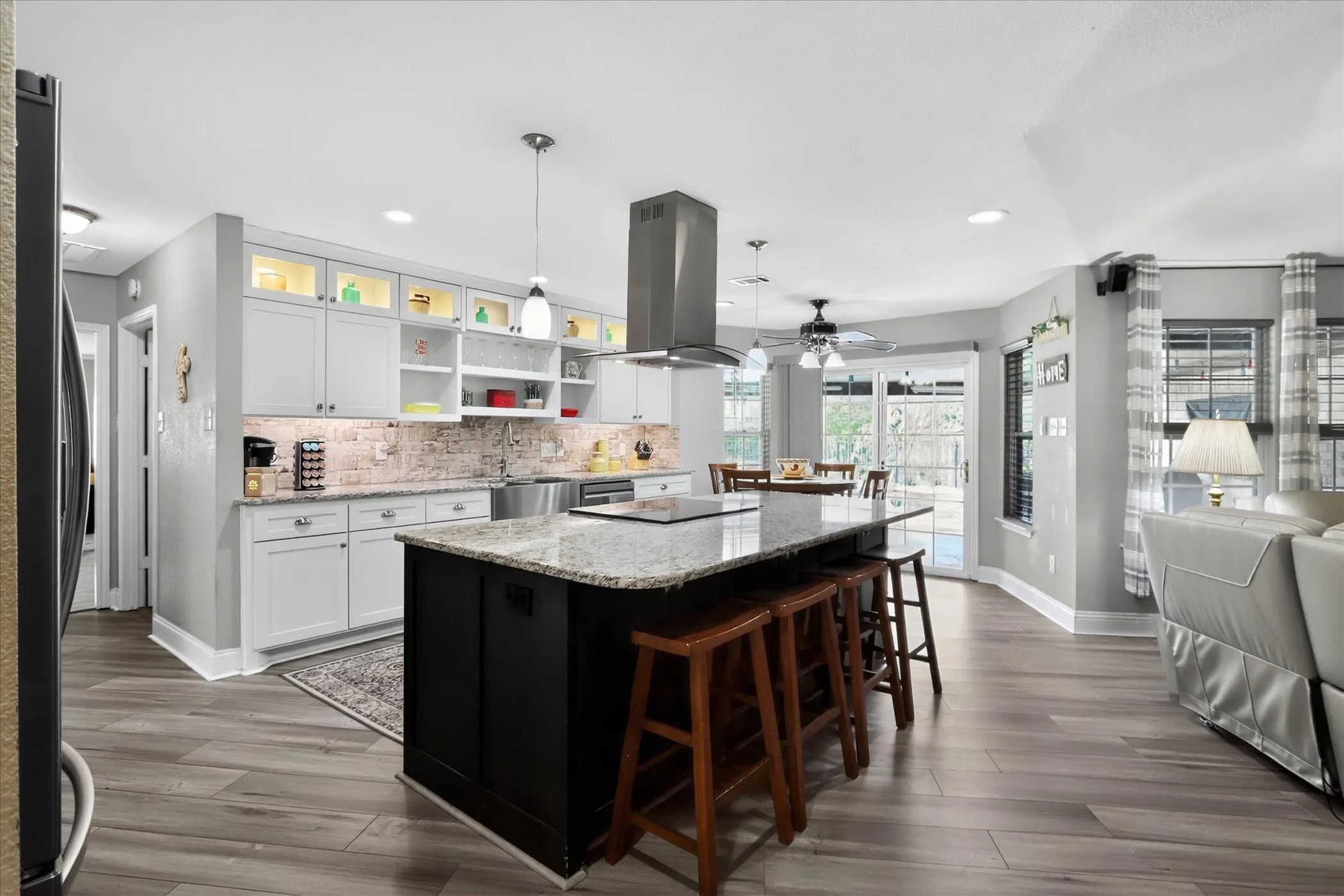 Entertaining in the kitchen has a great flow for family/friends gatherings.