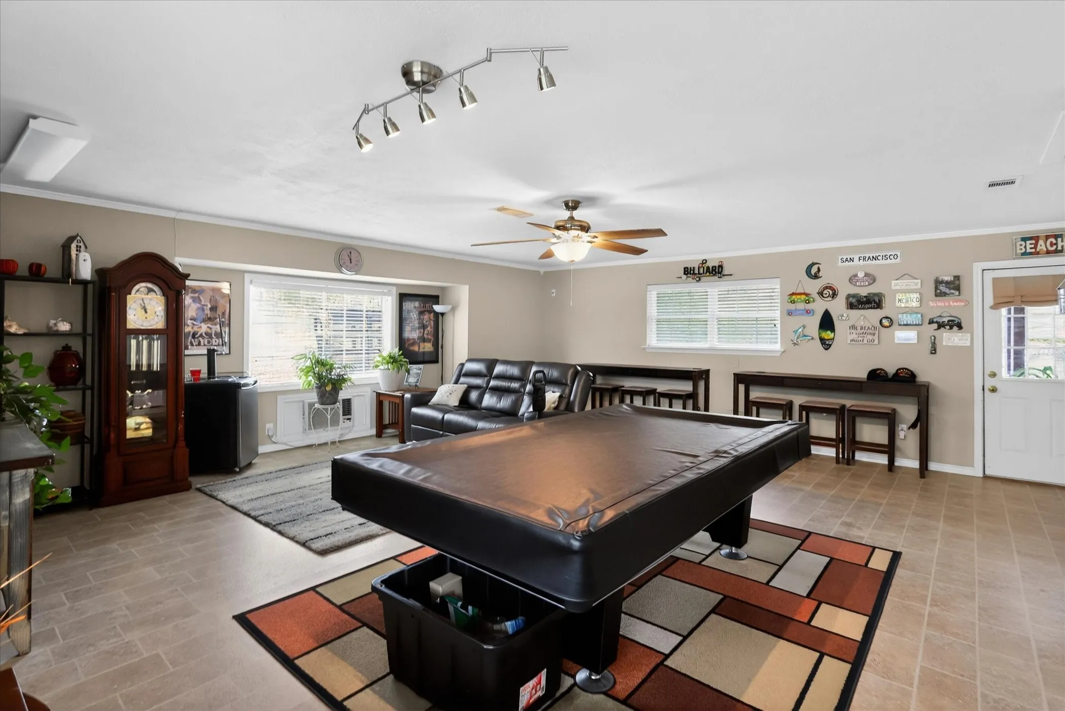 Game room can be used as a 2nd master.