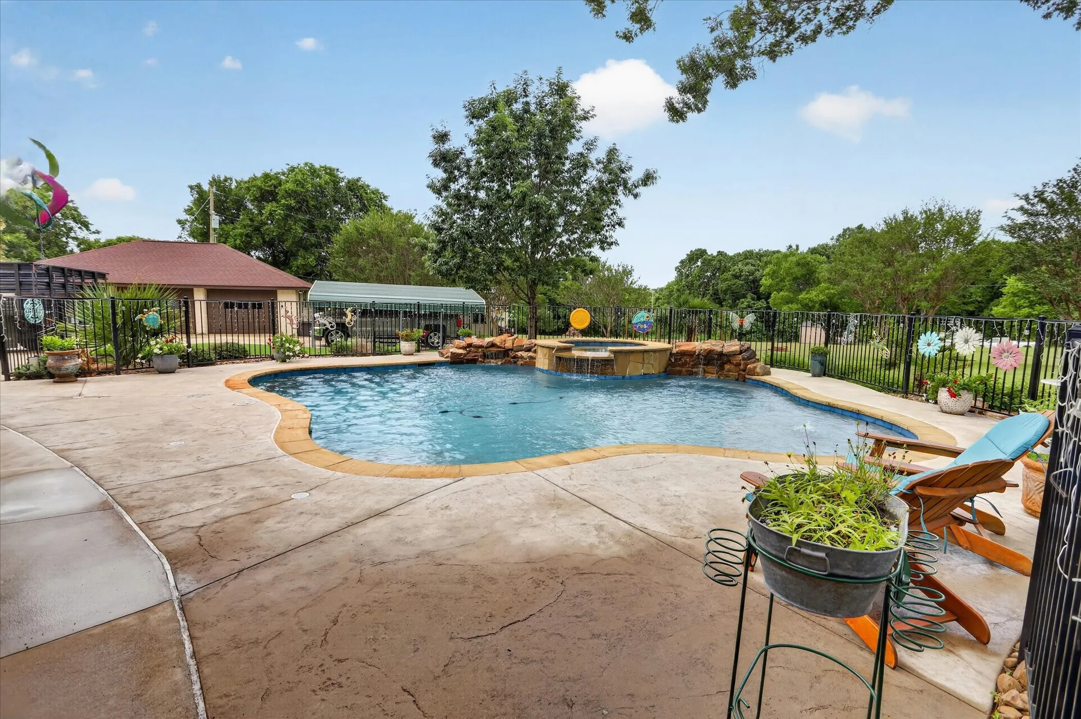 Single Family Residence For Sale in Ellis County , 105 Elm Drive, Oak Leaf, Texas 75154, 3 Bedroom, 3 Bathroom, 3 Garage spaces, 2,838 Sqft, built in 1975, mls#21251271, Real Estate Agent in Oak Leaf, Homes For Sale in Ellis county, Homes For Sale in Oak Leaf, Realtor in Oak Leaf Texas, Real Estate Brokerage Independent Realty Texas, Luminita Cordes Realtor