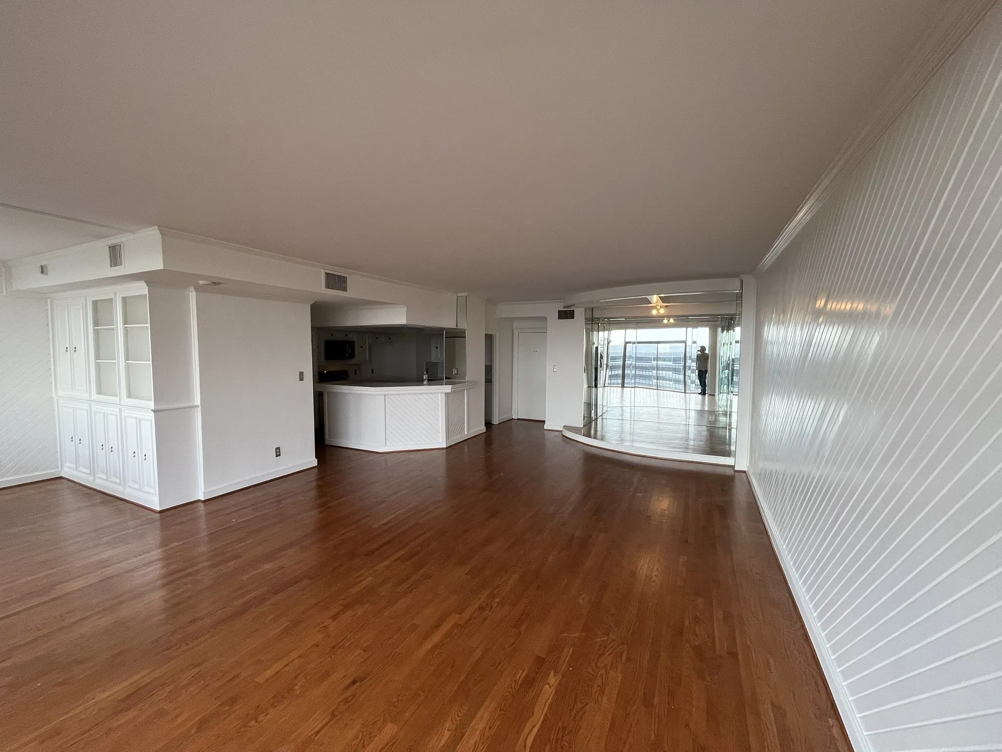Condominium For Sale in Dallas County , 5200 Keller Springs Road 1236, Dallas, Texas 75248, 1 Bedroom, 2 Bathrooms, Garage spaces, 1,685 Sqft, built in 1981, Price $290,000, mls#21280976, Real Estate Agent in Dallas, Homes For Sale in Dallas county, Homes For Sale in Dallas, Realtor in Dallas Texas, Real Estate Brokerage Independent Realty Texas, Luminita Cordes Realtor