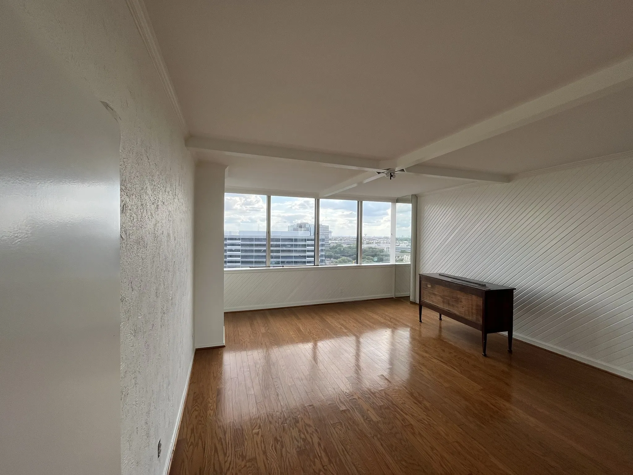 Condominium For Sale in Dallas County , 5200 Keller Springs Road 1236, Dallas, Texas 75248, 1 Bedroom, 2 Bathrooms, Garage spaces, 1,685 Sqft, built in 1981, Price $290,000, mls#21280976, Real Estate Agent in Dallas, Homes For Sale in Dallas county, Homes For Sale in Dallas, Realtor in Dallas Texas, Real Estate Brokerage Independent Realty Texas, Luminita Cordes Realtor