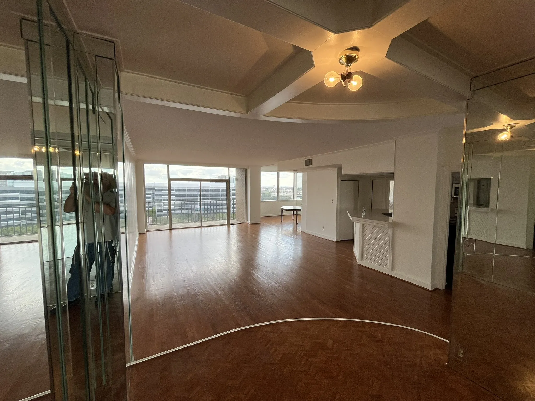 Condominium For Sale in Dallas County , 5200 Keller Springs Road 1236, Dallas, Texas 75248, 1 Bedroom, 2 Bathrooms, Garage spaces, 1,685 Sqft, built in 1981, Price $290,000, mls#21280976, Real Estate Agent in Dallas, Homes For Sale in Dallas county, Homes For Sale in Dallas, Realtor in Dallas Texas, Real Estate Brokerage Independent Realty Texas, Luminita Cordes Realtor