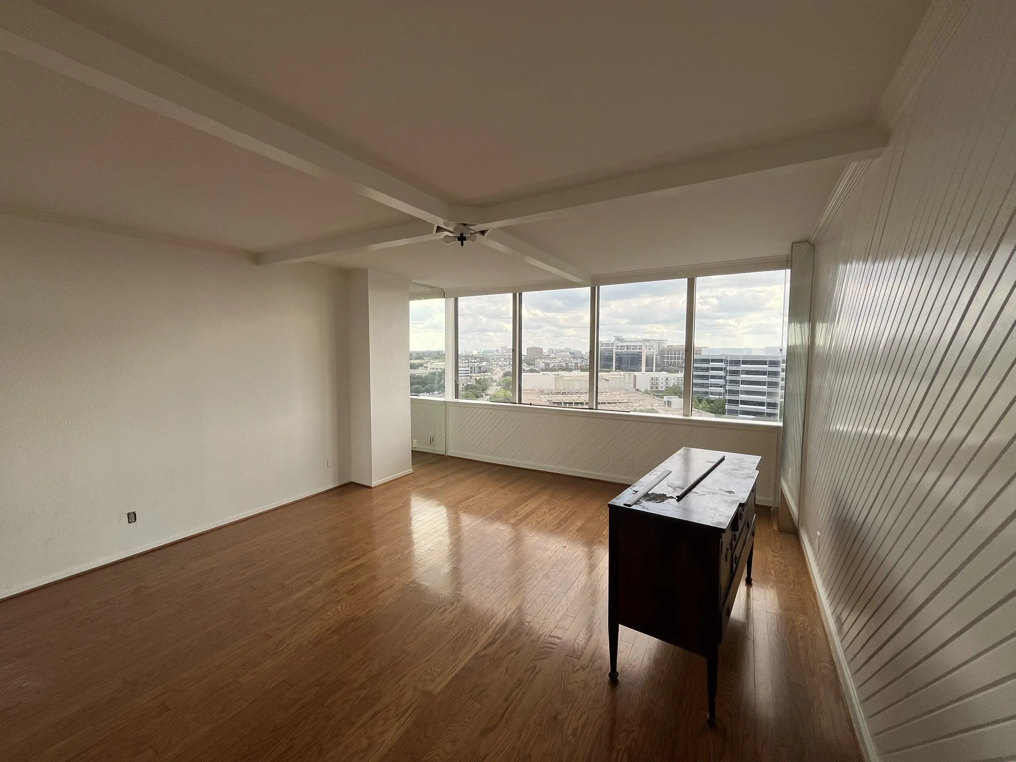 Condominium For Sale in Dallas County , 5200 Keller Springs Road 1236, Dallas, Texas 75248, 1 Bedroom, 2 Bathrooms, Garage spaces, 1,685 Sqft, built in 1981, Price $290,000, mls#21280976, Real Estate Agent in Dallas, Homes For Sale in Dallas county, Homes For Sale in Dallas, Realtor in Dallas Texas, Real Estate Brokerage Independent Realty Texas, Luminita Cordes Realtor
