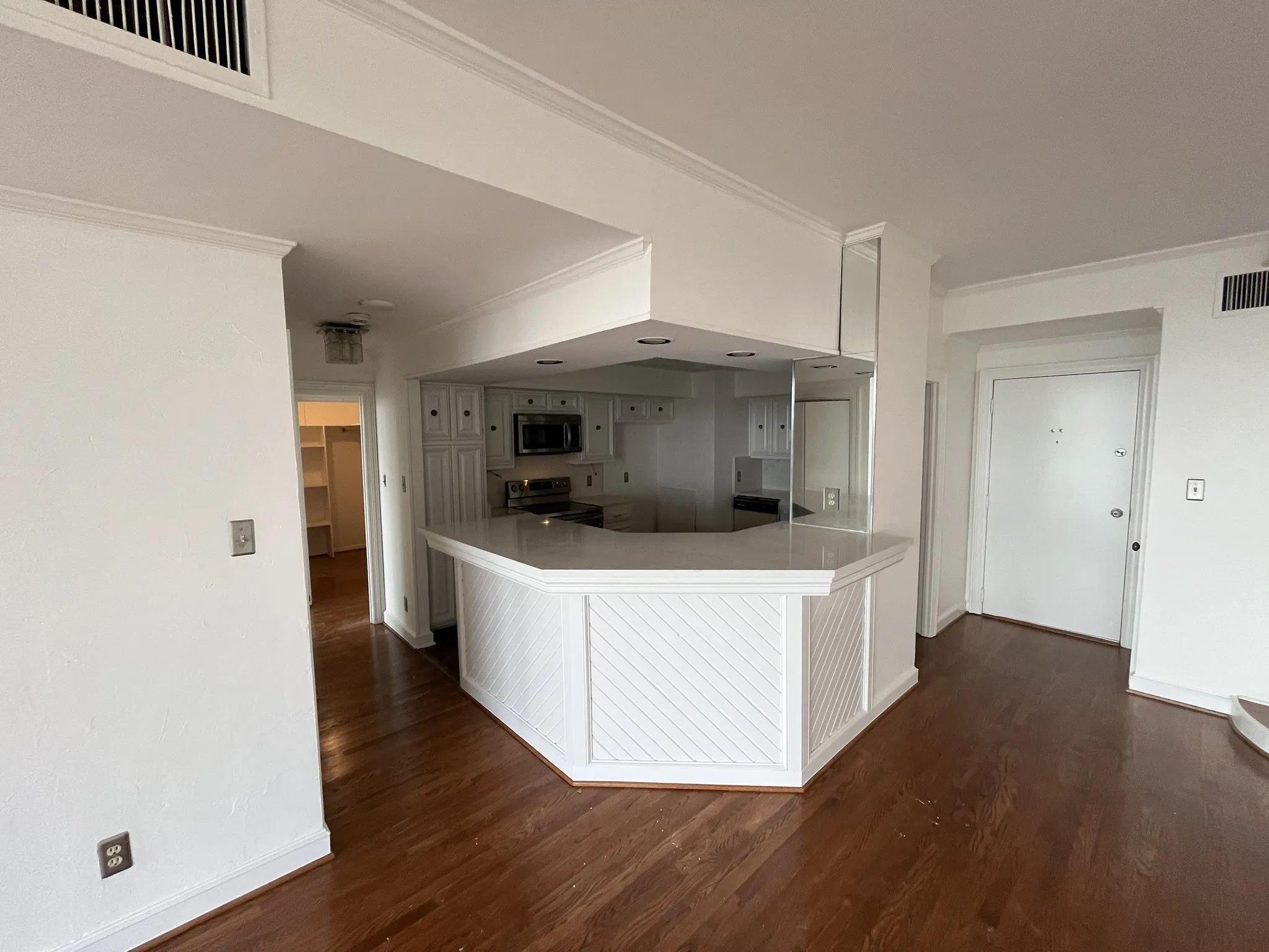 Condominium For Sale in Dallas County , 5200 Keller Springs Road 1236, Dallas, Texas 75248, 1 Bedroom, 2 Bathrooms, Garage spaces, 1,685 Sqft, built in 1981, Price $290,000, mls#21280976, Real Estate Agent in Dallas, Homes For Sale in Dallas county, Homes For Sale in Dallas, Realtor in Dallas Texas, Real Estate Brokerage Independent Realty Texas, Luminita Cordes Realtor