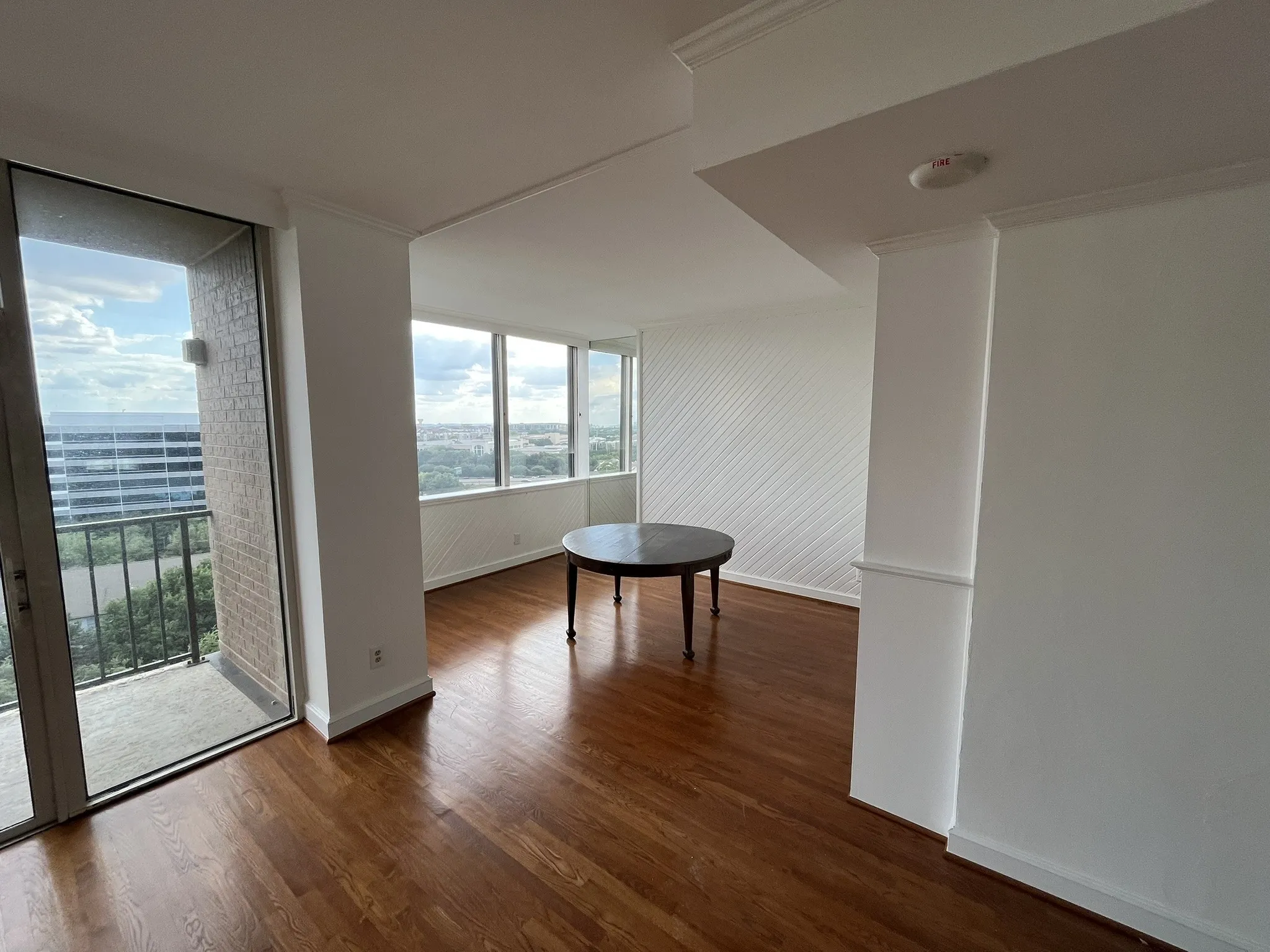 Condominium For Sale in Dallas County , 5200 Keller Springs Road 1236, Dallas, Texas 75248, 1 Bedroom, 2 Bathrooms, Garage spaces, 1,685 Sqft, built in 1981, Price $290,000, mls#21280976, Real Estate Agent in Dallas, Homes For Sale in Dallas county, Homes For Sale in Dallas, Realtor in Dallas Texas, Real Estate Brokerage Independent Realty Texas, Luminita Cordes Realtor