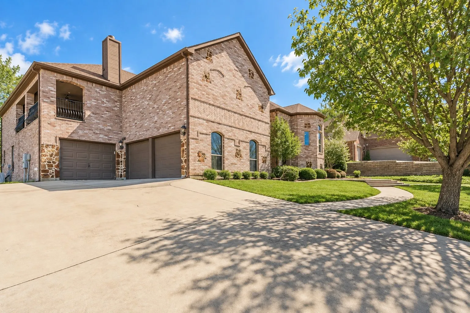 Single Family Residence For Sale in Tarrant County , 12548 Avondale Ridge Drive, Fort Worth, Texas 76179, 5 Bedroom, 6 Bathroom, 3 Garage spaces, 6,854 Sqft, built in 2006, mls#21282112, Real Estate Agent in Fort Worth, Homes For Sale in Tarrant county, Homes For Sale in Fort Worth, Realtor in Fort Worth Texas, Real Estate Brokerage Independent Realty Texas, Luminita Cordes Realtor