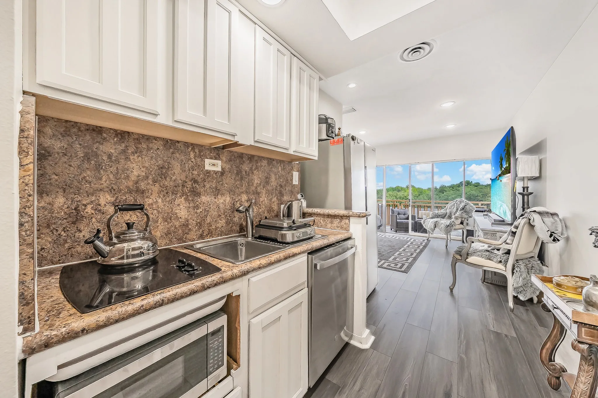 Condominium For Rent in Dallas County , 6211 W Northwest Highway G417, Dallas, Texas 75225, 1 Bedroom, 1 Bathroom, Garage spaces, 397 Sqft, built in 1966, mls#21282127, Real Estate Agent in Dallas, Homes For Rent in Dallas county, Homes For Rent in Dallas, Realtor in Dallas Texas, Real Estate Brokerage Independent Realty Texas, Luminita Cordes Realtor
