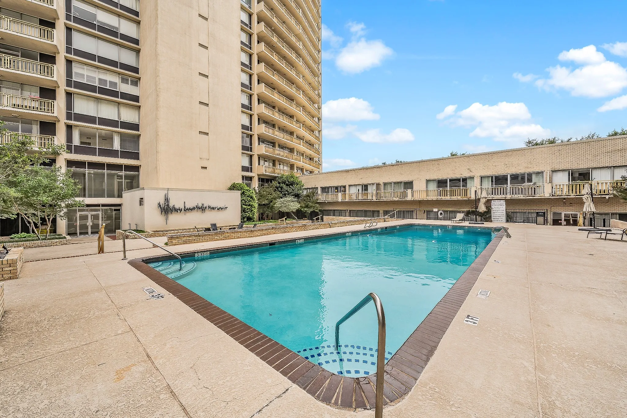 Condominium For Rent in Dallas County , 6211 W Northwest Highway G417, Dallas, Texas 75225, 1 Bedroom, 1 Bathroom, Garage spaces, 397 Sqft, built in 1966, mls#21282127, Real Estate Agent in Dallas, Homes For Rent in Dallas county, Homes For Rent in Dallas, Realtor in Dallas Texas, Real Estate Brokerage Independent Realty Texas, Luminita Cordes Realtor