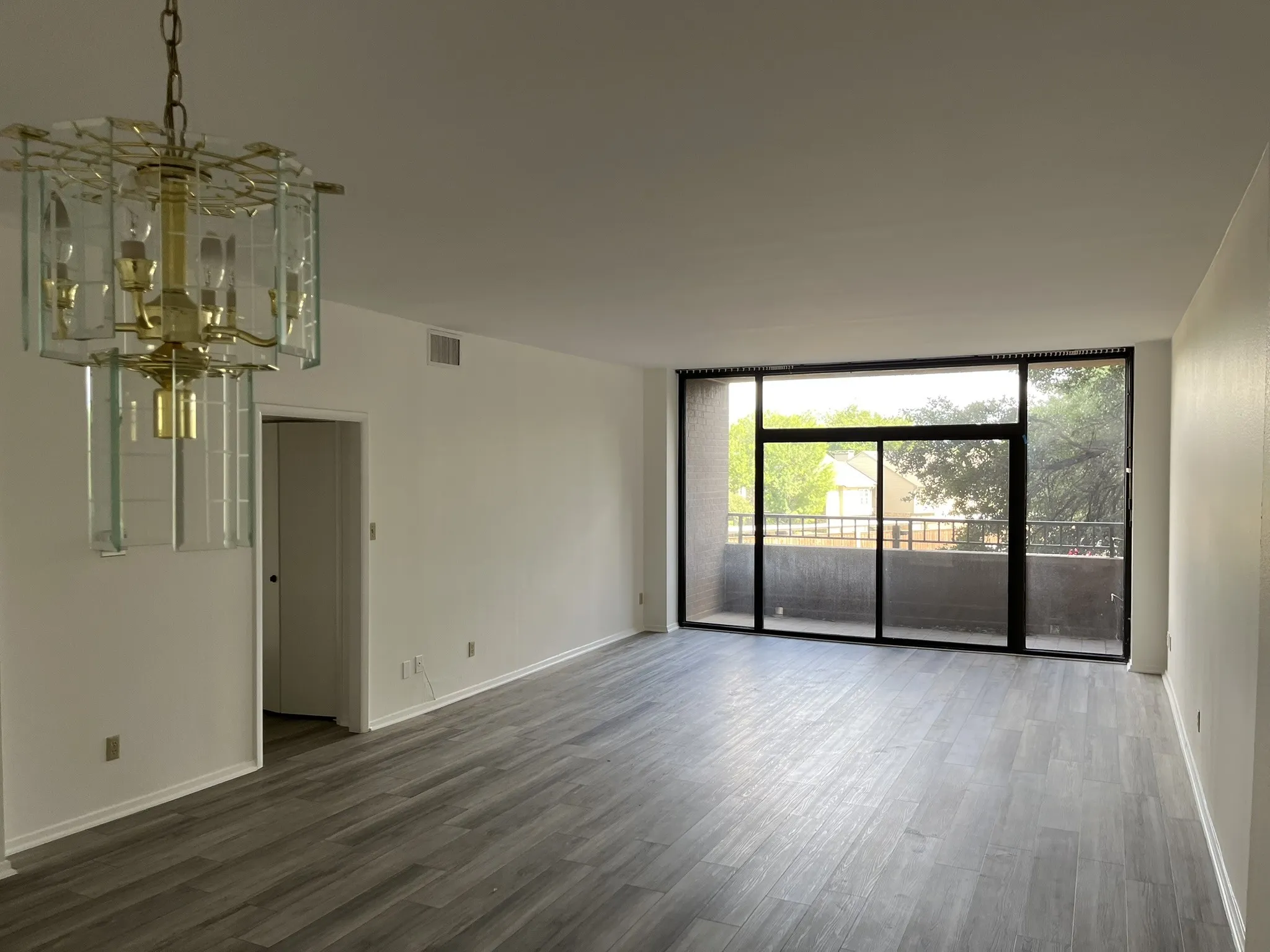 Condominium For Sale in Dallas County , 5200 Keller Springs Road 215, Dallas, Texas 75248, 2 Bedrooms, 2 Bathrooms, Garage spaces, 1,685 Sqft, built in 1981, Price $270,000, mls#21282132, Real Estate Agent in Dallas, Homes For Sale in Dallas county, Homes For Sale in Dallas, Realtor in Dallas Texas, Real Estate Brokerage Independent Realty Texas, Luminita Cordes Realtor