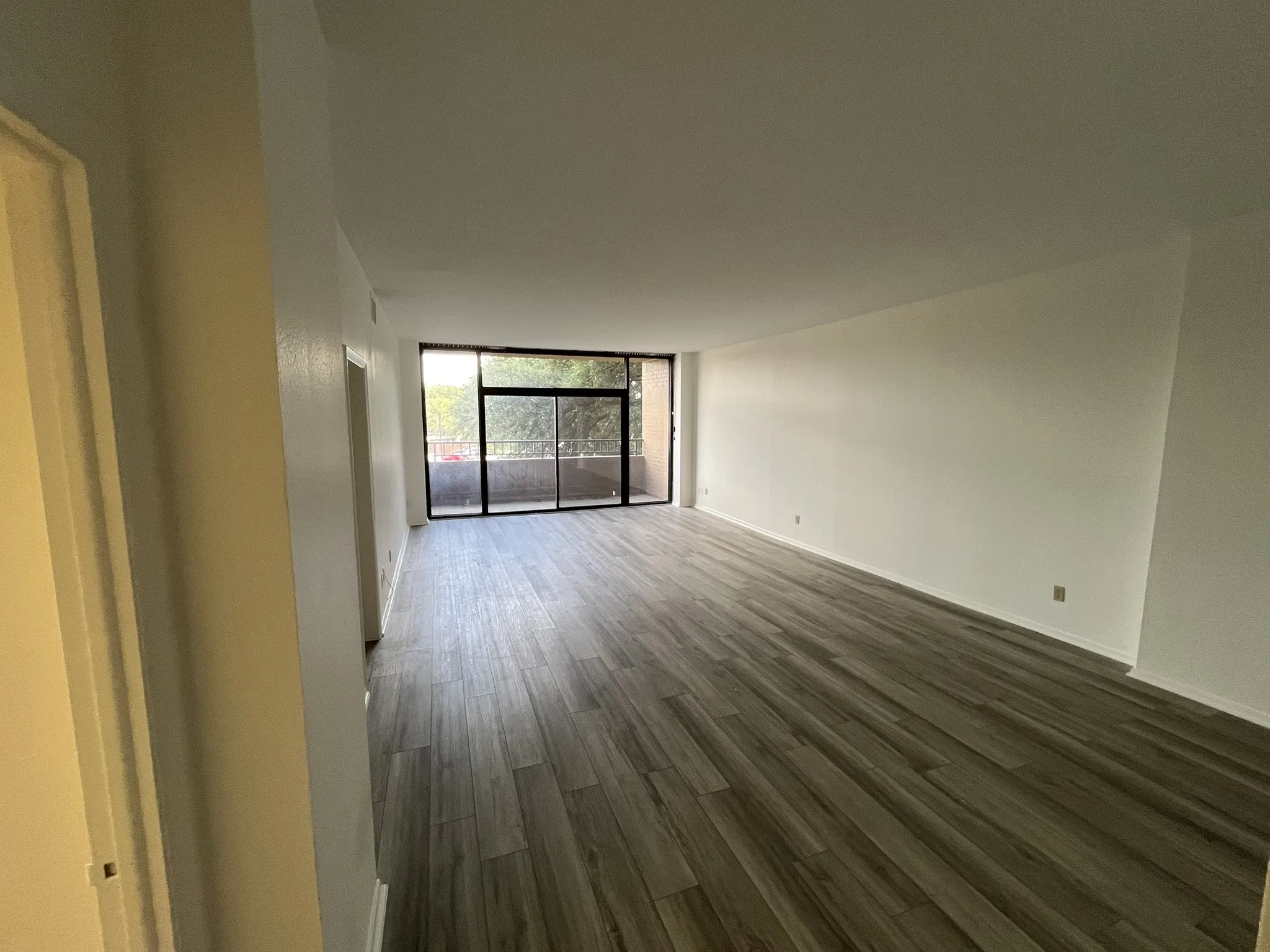 Condominium For Sale in Dallas County , 5200 Keller Springs Road 215, Dallas, Texas 75248, 2 Bedrooms, 2 Bathrooms, Garage spaces, 1,685 Sqft, built in 1981, Price $270,000, mls#21282132, Real Estate Agent in Dallas, Homes For Sale in Dallas county, Homes For Sale in Dallas, Realtor in Dallas Texas, Real Estate Brokerage Independent Realty Texas, Luminita Cordes Realtor