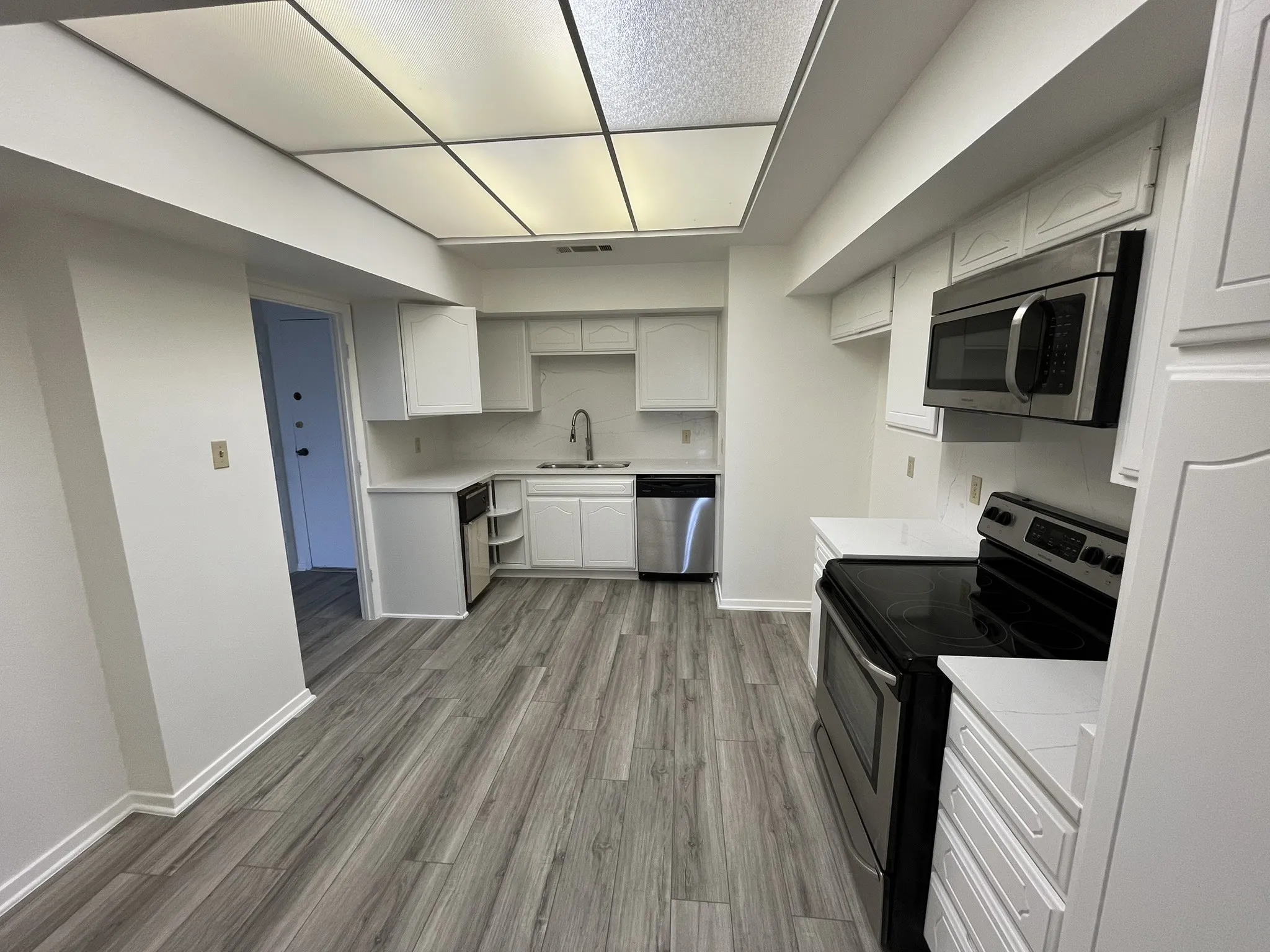 Condominium For Sale in Dallas County , 5200 Keller Springs Road 215, Dallas, Texas 75248, 2 Bedrooms, 2 Bathrooms, Garage spaces, 1,685 Sqft, built in 1981, Price $270,000, mls#21282132, Real Estate Agent in Dallas, Homes For Sale in Dallas county, Homes For Sale in Dallas, Realtor in Dallas Texas, Real Estate Brokerage Independent Realty Texas, Luminita Cordes Realtor