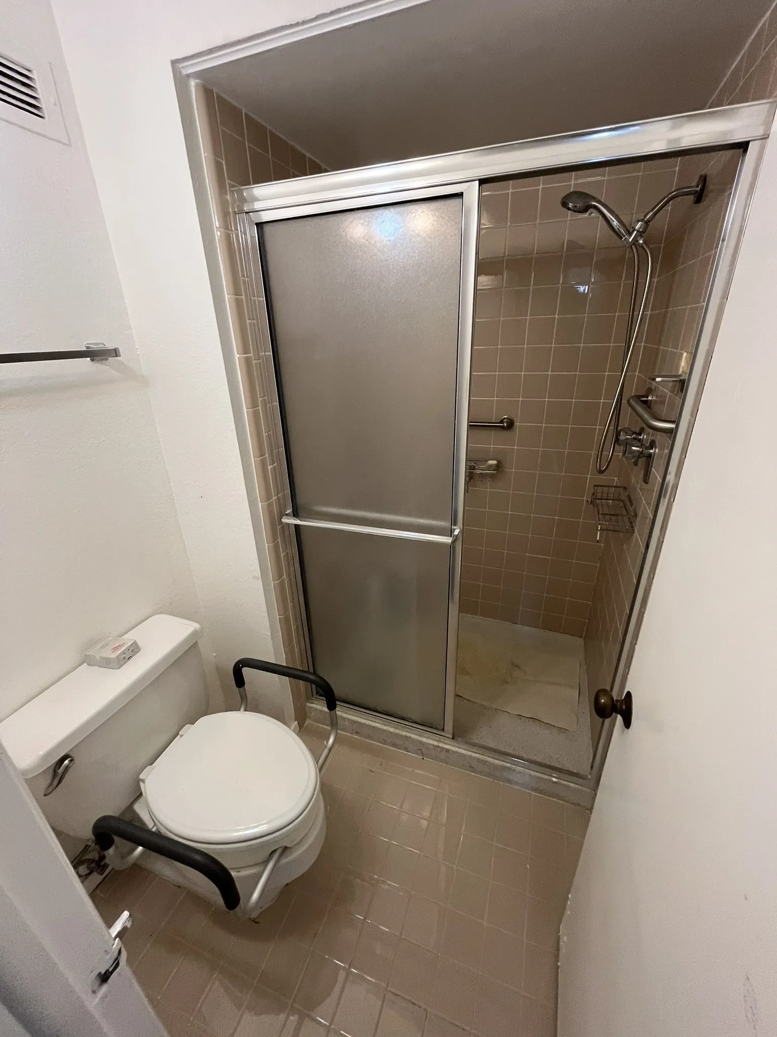 Condominium For Sale in Dallas County , 5200 Keller Springs Road 215, Dallas, Texas 75248, 2 Bedrooms, 2 Bathrooms, Garage spaces, 1,685 Sqft, built in 1981, Price $270,000, mls#21282132, Real Estate Agent in Dallas, Homes For Sale in Dallas county, Homes For Sale in Dallas, Realtor in Dallas Texas, Real Estate Brokerage Independent Realty Texas, Luminita Cordes Realtor