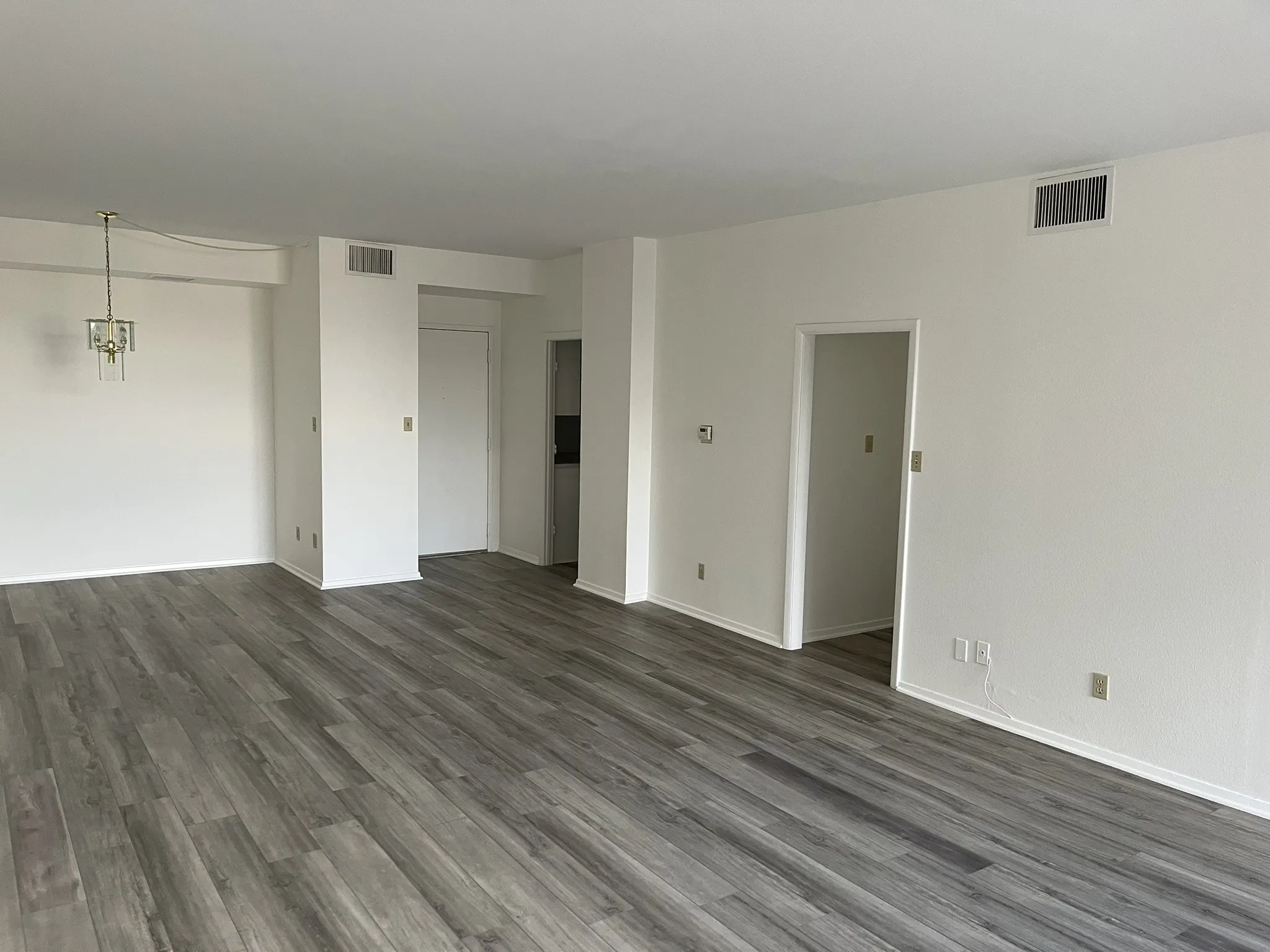 Condominium For Sale in Dallas County , 5200 Keller Springs Road 215, Dallas, Texas 75248, 2 Bedrooms, 2 Bathrooms, Garage spaces, 1,685 Sqft, built in 1981, Price $270,000, mls#21282132, Real Estate Agent in Dallas, Homes For Sale in Dallas county, Homes For Sale in Dallas, Realtor in Dallas Texas, Real Estate Brokerage Independent Realty Texas, Luminita Cordes Realtor