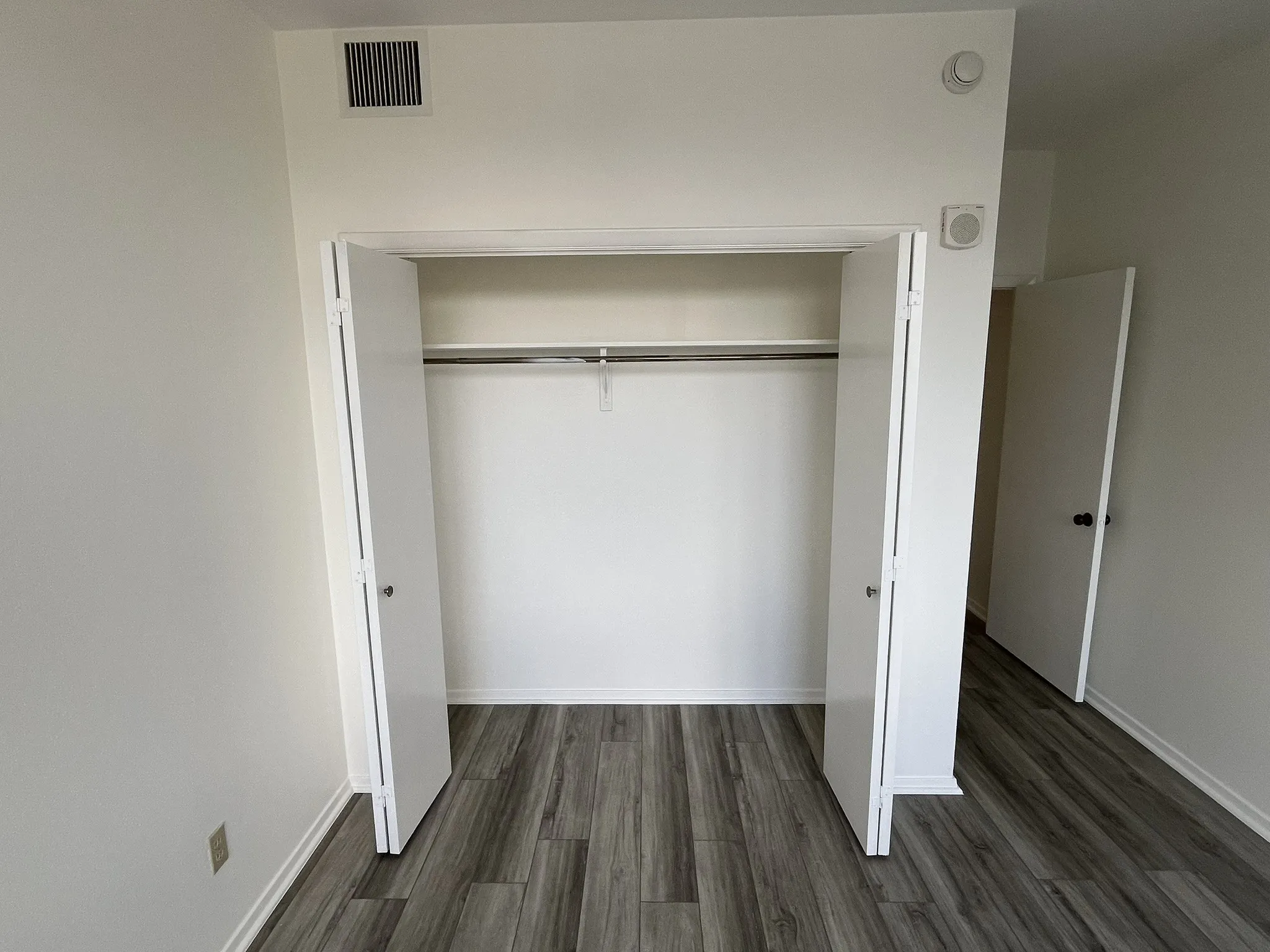 Condominium For Sale in Dallas County , 5200 Keller Springs Road 215, Dallas, Texas 75248, 2 Bedrooms, 2 Bathrooms, Garage spaces, 1,685 Sqft, built in 1981, Price $270,000, mls#21282132, Real Estate Agent in Dallas, Homes For Sale in Dallas county, Homes For Sale in Dallas, Realtor in Dallas Texas, Real Estate Brokerage Independent Realty Texas, Luminita Cordes Realtor