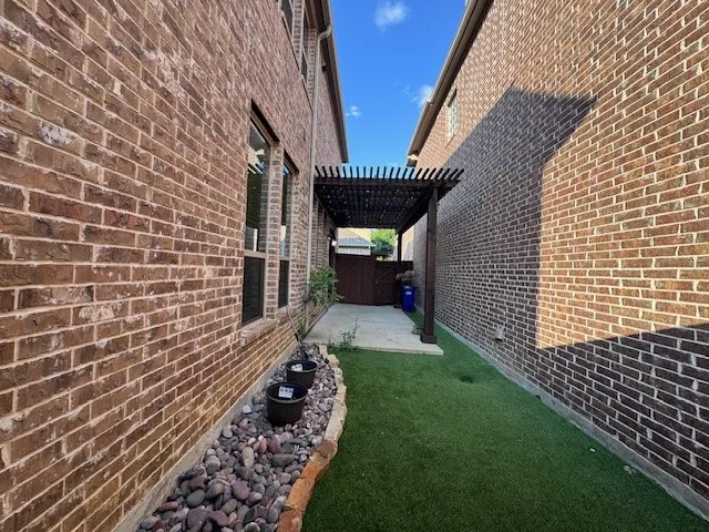No maintenance private yard
