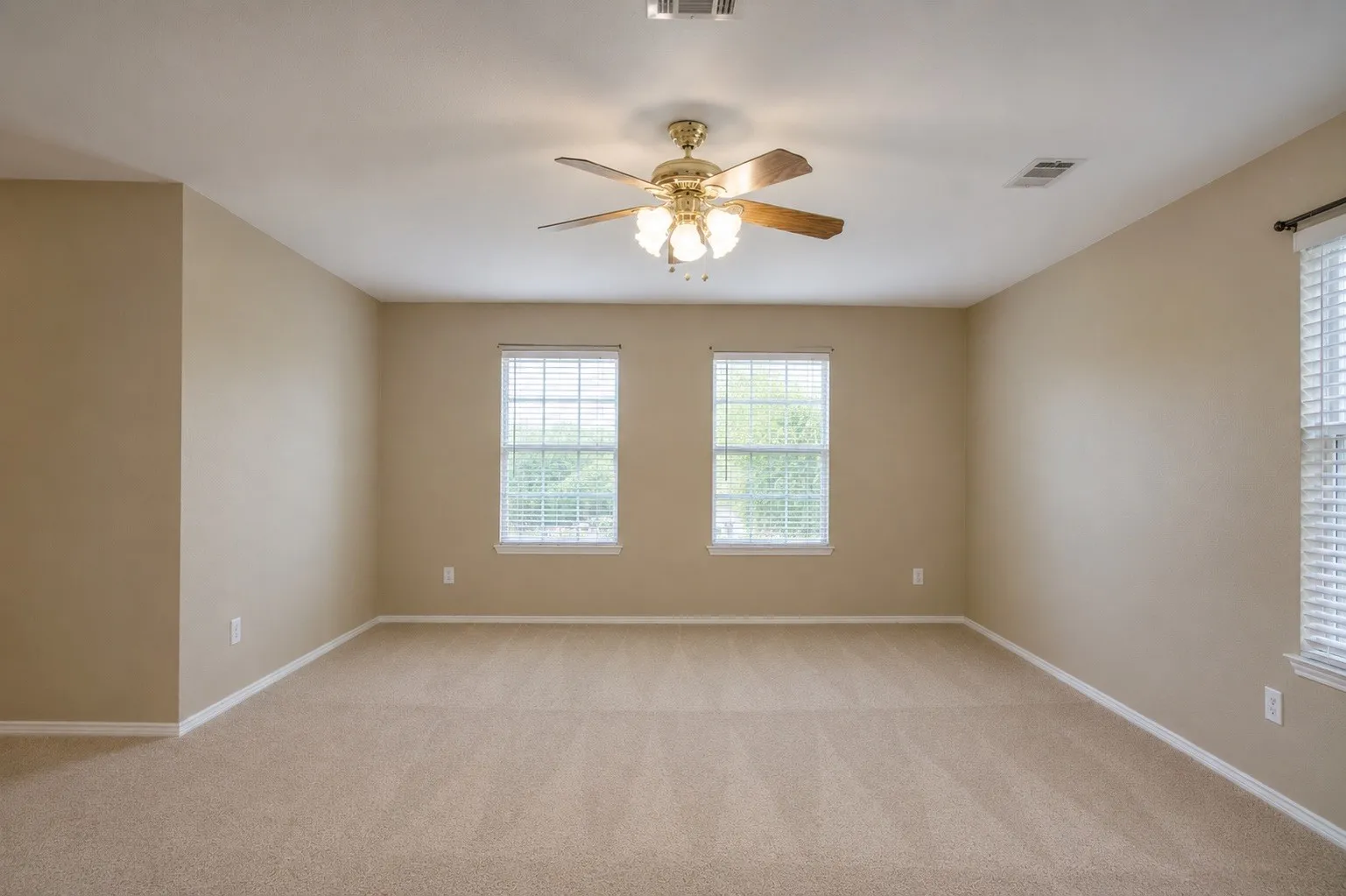 Single Family Residence For Rent in Collin County , 3408 Paradise Valley Drive, Plano, Texas 75025, 5 Bedroom, 3 Bathroom, 2 Garage spaces, 3,240 Sqft, built in 1999, mls#21271058, Real Estate Agent in Plano, Homes For Rent in Collin county, Homes For Rent in Plano, Realtor in Plano Texas, Real Estate Brokerage Independent Realty Texas, Luminita Cordes Realtor