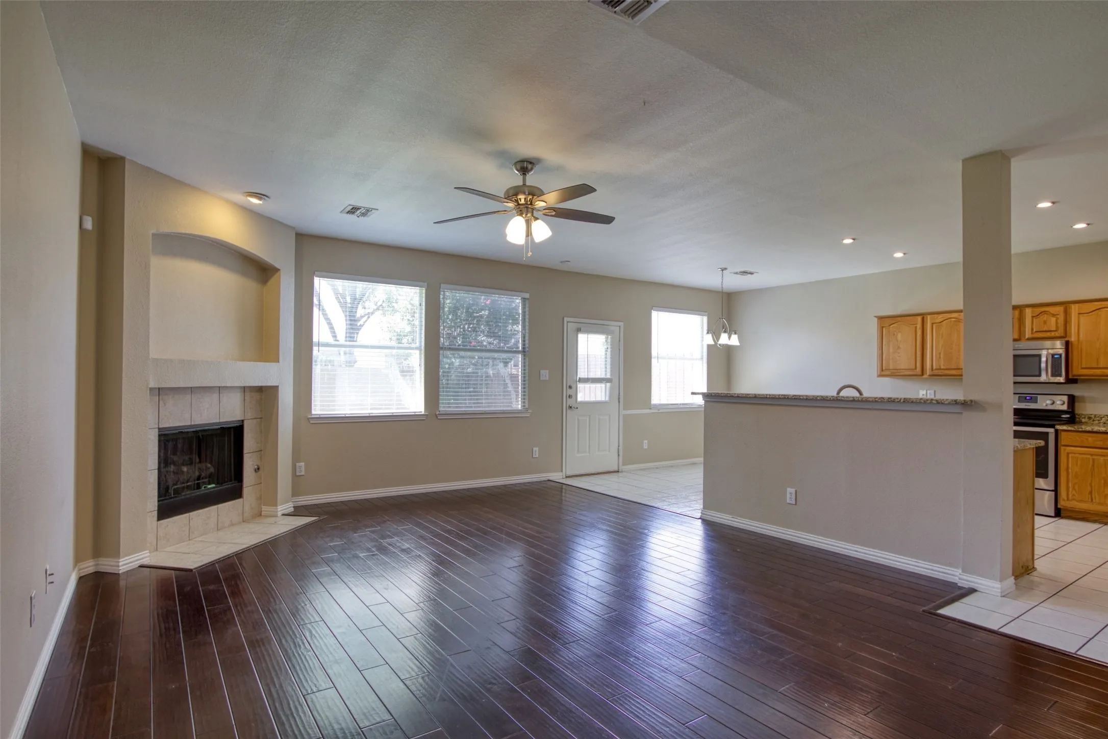 Single Family Residence For Rent in Collin County , 3408 Paradise Valley Drive, Plano, Texas 75025, 5 Bedroom, 3 Bathroom, 2 Garage spaces, 3,240 Sqft, built in 1999, mls#21271058, Real Estate Agent in Plano, Homes For Rent in Collin county, Homes For Rent in Plano, Realtor in Plano Texas, Real Estate Brokerage Independent Realty Texas, Luminita Cordes Realtor