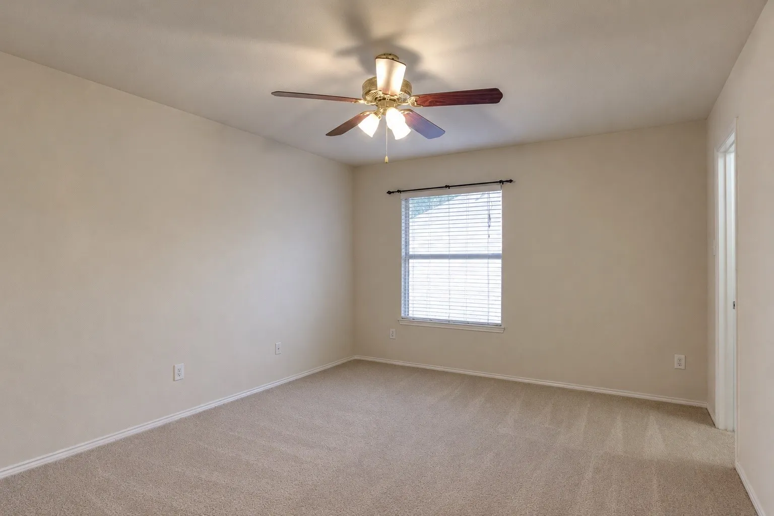Single Family Residence For Rent in Collin County , 3408 Paradise Valley Drive, Plano, Texas 75025, 5 Bedroom, 3 Bathroom, 2 Garage spaces, 3,240 Sqft, built in 1999, mls#21271058, Real Estate Agent in Plano, Homes For Rent in Collin county, Homes For Rent in Plano, Realtor in Plano Texas, Real Estate Brokerage Independent Realty Texas, Luminita Cordes Realtor