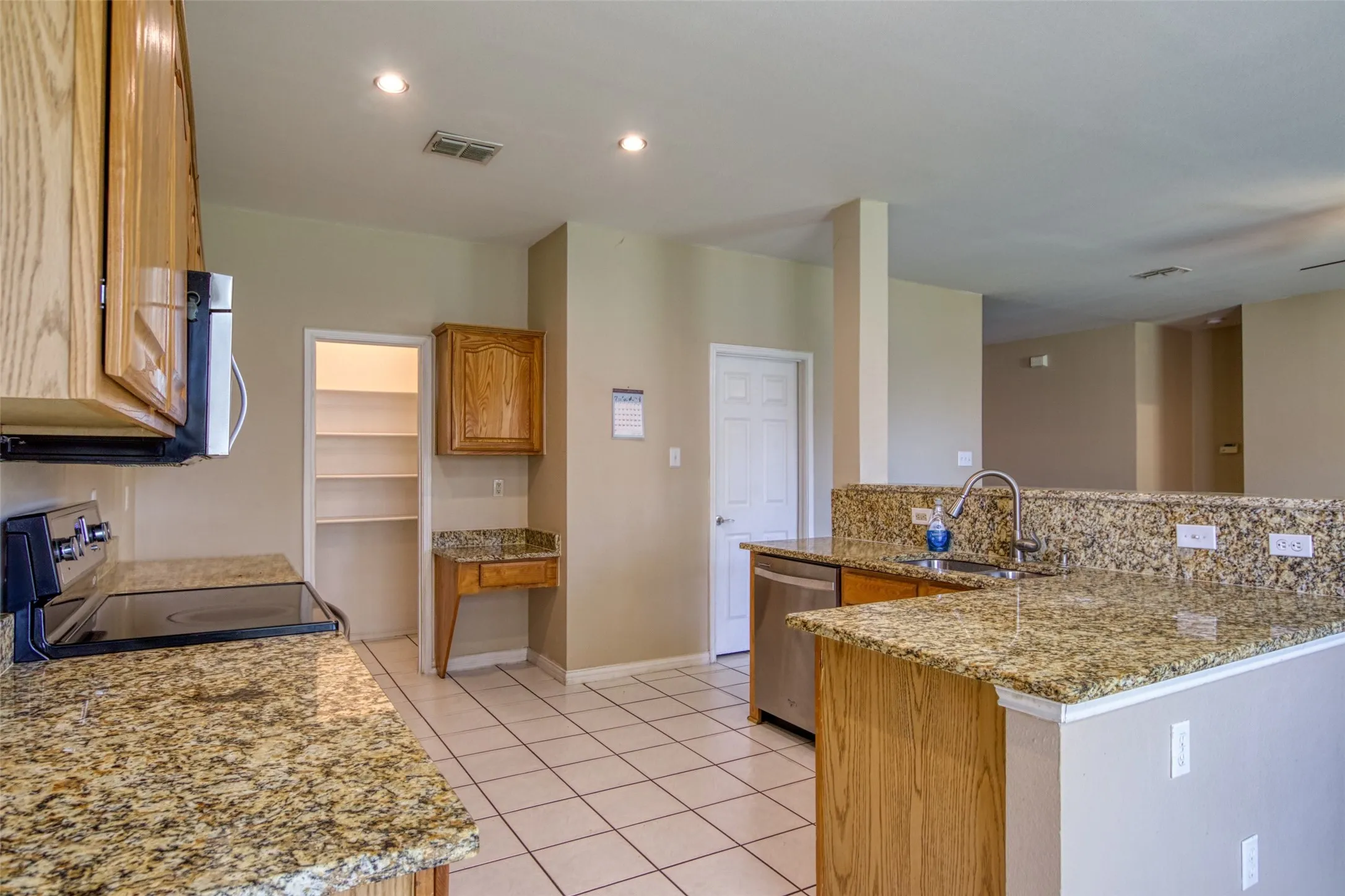 Single Family Residence For Rent in Collin County , 3408 Paradise Valley Drive, Plano, Texas 75025, 5 Bedroom, 3 Bathroom, 2 Garage spaces, 3,240 Sqft, built in 1999, mls#21271058, Real Estate Agent in Plano, Homes For Rent in Collin county, Homes For Rent in Plano, Realtor in Plano Texas, Real Estate Brokerage Independent Realty Texas, Luminita Cordes Realtor
