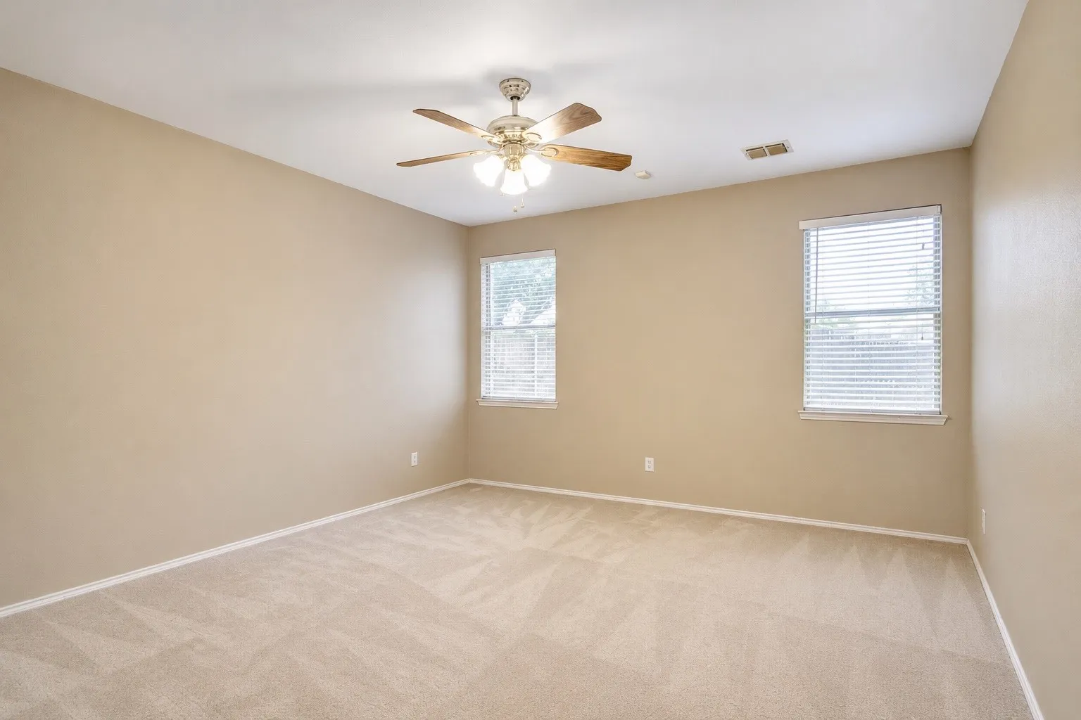 Single Family Residence For Rent in Collin County , 3408 Paradise Valley Drive, Plano, Texas 75025, 5 Bedroom, 3 Bathroom, 2 Garage spaces, 3,240 Sqft, built in 1999, mls#21271058, Real Estate Agent in Plano, Homes For Rent in Collin county, Homes For Rent in Plano, Realtor in Plano Texas, Real Estate Brokerage Independent Realty Texas, Luminita Cordes Realtor