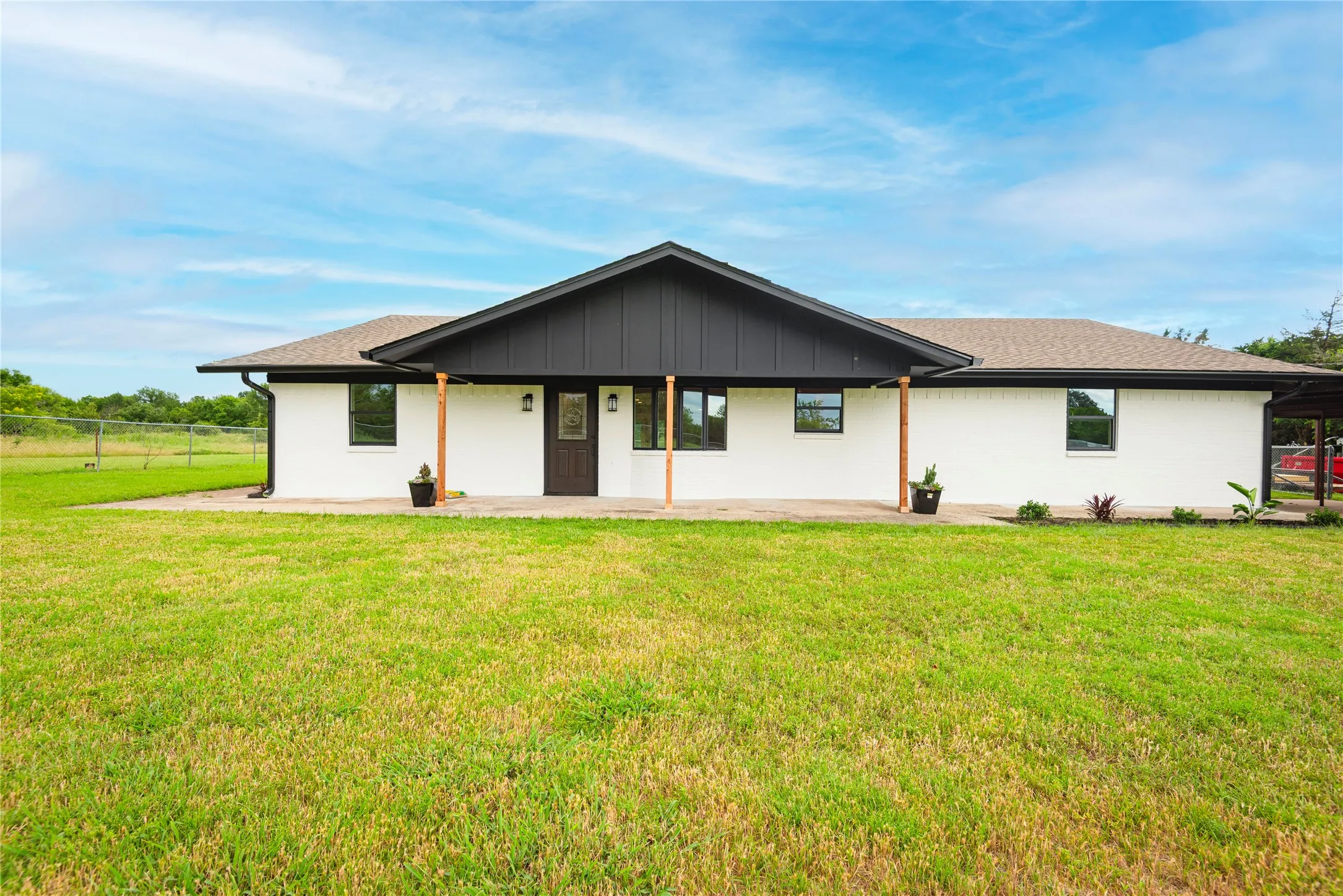 Single Family Residence For Sale in Parker County , 228 Brown Creek Road, Weatherford, Texas 76085, 4 Bedroom, 2 Bathroom, 2 Garage spaces, 2,184 Sqft, built in 1976, mls#21282146, Real Estate Agent in Weatherford, Homes For Sale in Parker county, Homes For Sale in Weatherford, Realtor in Weatherford Texas, Real Estate Brokerage Independent Realty Texas, Luminita Cordes Realtor