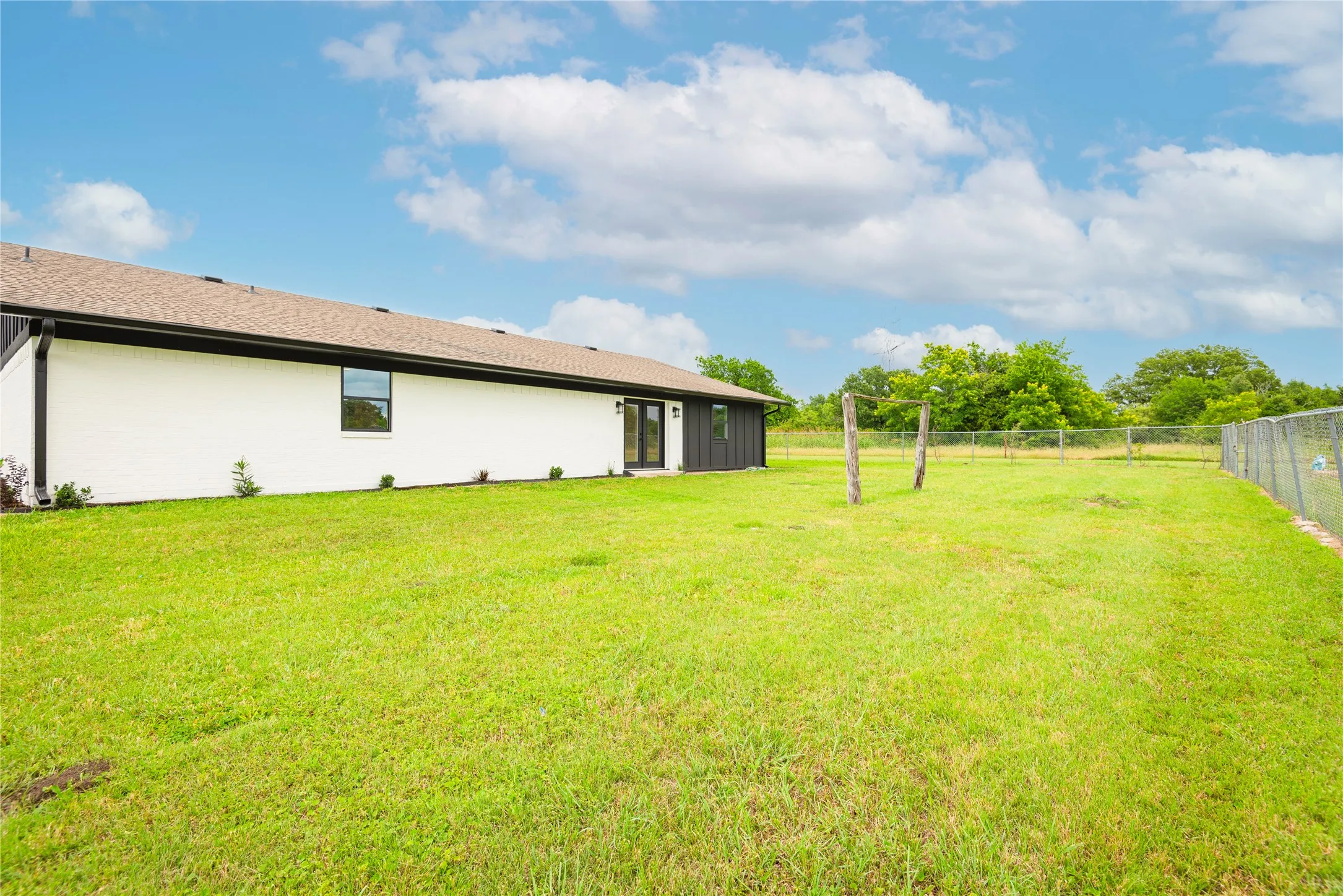 Single Family Residence For Sale in Parker County , 228 Brown Creek Road, Weatherford, Texas 76085, 4 Bedroom, 2 Bathroom, 2 Garage spaces, 2,184 Sqft, built in 1976, mls#21282146, Real Estate Agent in Weatherford, Homes For Sale in Parker county, Homes For Sale in Weatherford, Realtor in Weatherford Texas, Real Estate Brokerage Independent Realty Texas, Luminita Cordes Realtor