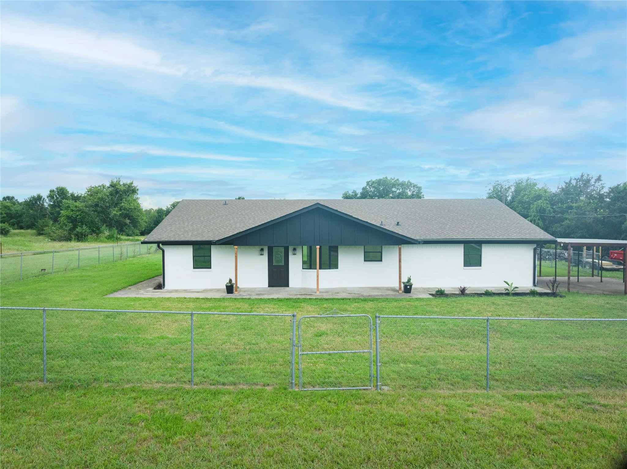 Single Family Residence For Sale in Parker County , 228 Brown Creek Road, Weatherford, Texas 76085, 4 Bedroom, 2 Bathroom, 2 Garage spaces, 2,184 Sqft, built in 1976, mls#21282146, Real Estate Agent in Weatherford, Homes For Sale in Parker county, Homes For Sale in Weatherford, Realtor in Weatherford Texas, Real Estate Brokerage Independent Realty Texas, Luminita Cordes Realtor