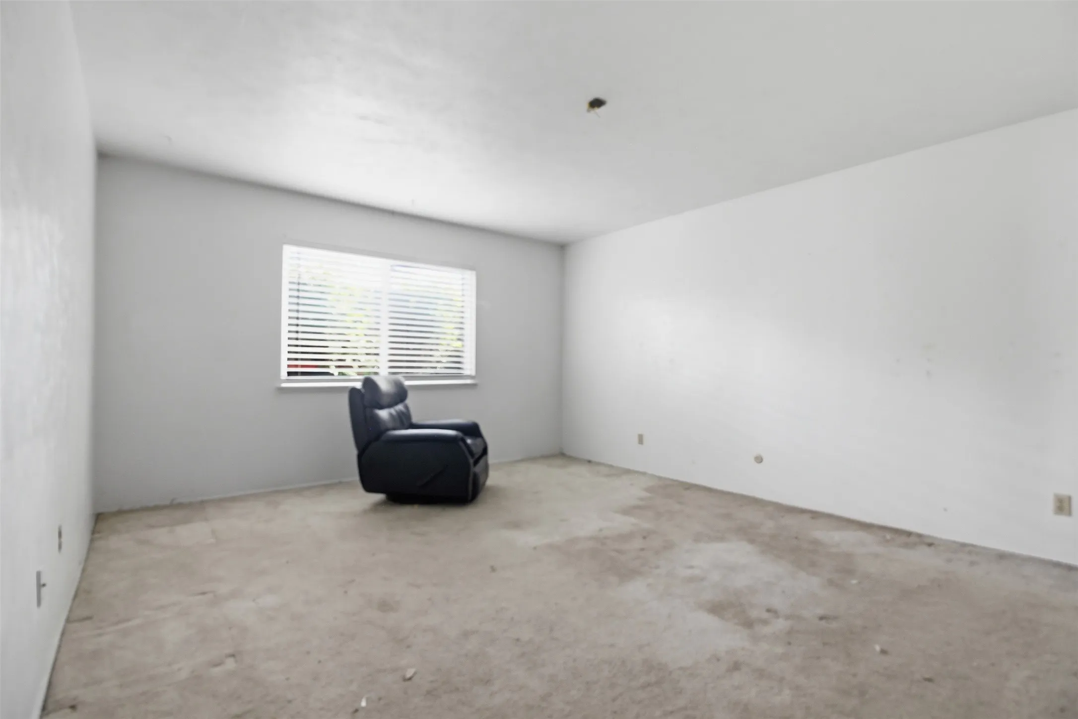 Single Family Residence For Sale in Tarrant County , 2604 Woodside Drive, Arlington, Texas 76016, 4 Bedrooms, 3 Bathrooms, 2 Garage spaces, 2,262 Sqft, built in 1976, Price $300,000, mls#21282066, Real Estate Agent in Arlington, Homes For Sale in Tarrant county, Homes For Sale in Arlington, Realtor in Arlington Texas, Real Estate Brokerage Independent Realty Texas, Luminita Cordes Realtor