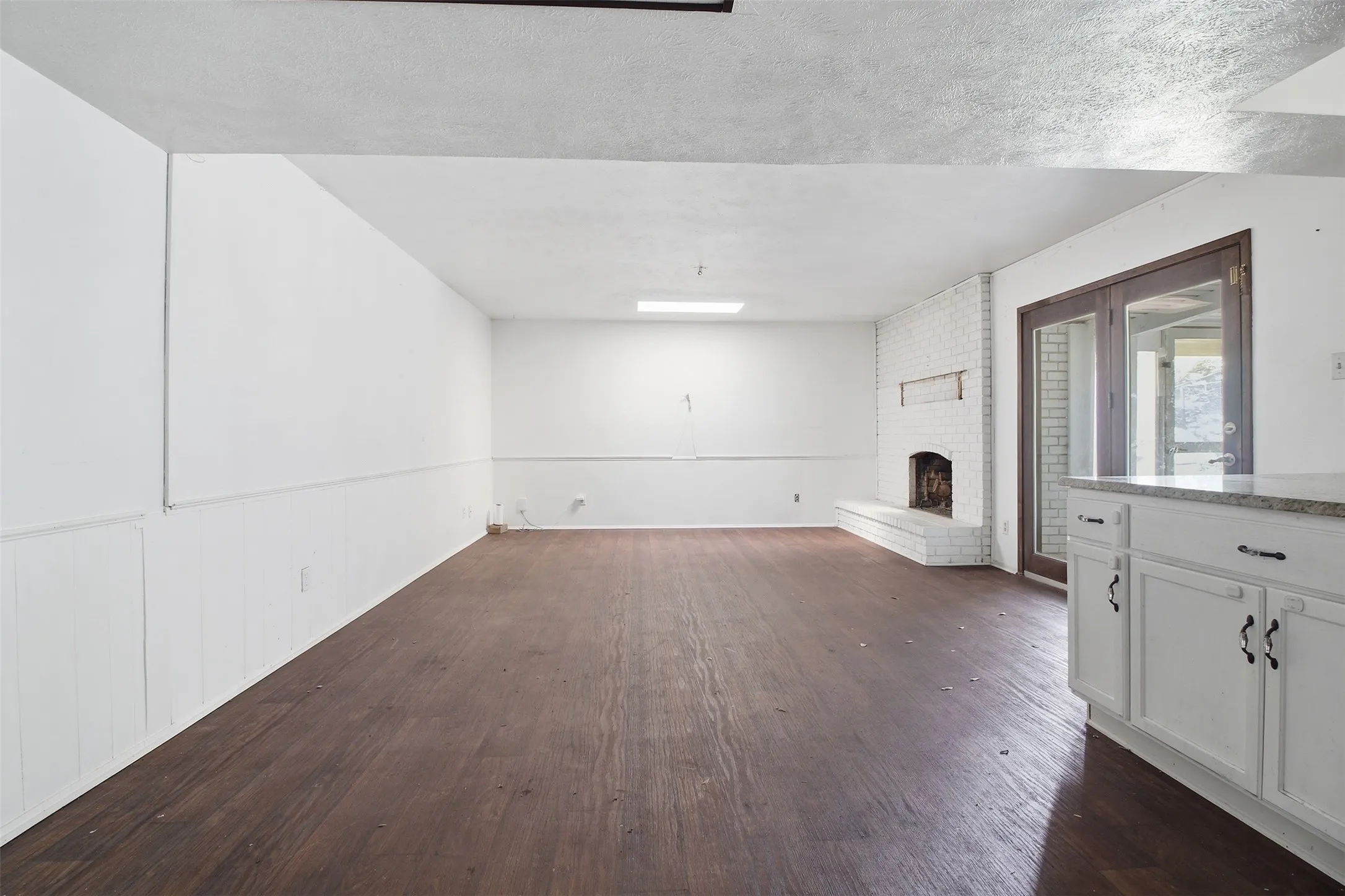 Single Family Residence For Sale in Tarrant County , 2604 Woodside Drive, Arlington, Texas 76016, 4 Bedrooms, 3 Bathrooms, 2 Garage spaces, 2,262 Sqft, built in 1976, Price $300,000, mls#21282066, Real Estate Agent in Arlington, Homes For Sale in Tarrant county, Homes For Sale in Arlington, Realtor in Arlington Texas, Real Estate Brokerage Independent Realty Texas, Luminita Cordes Realtor