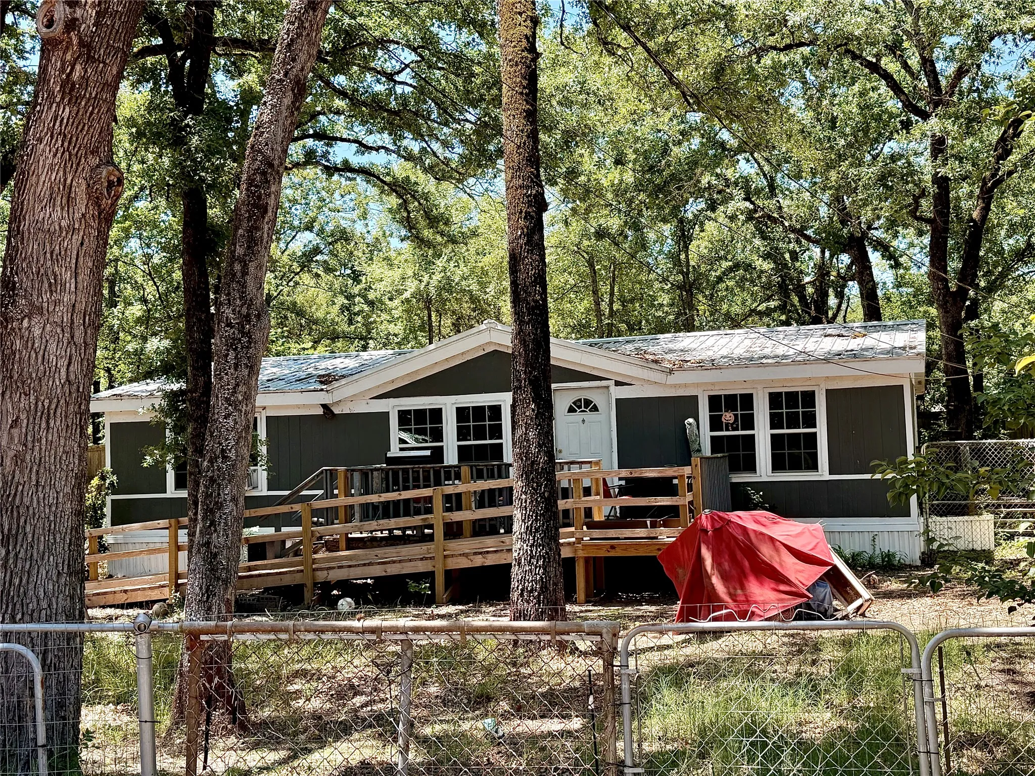 Mobile Home For Sale in Henderson County , 115 Fernwood Drive, Mabank, Texas 75156, 3 Bedrooms, 2 Bathrooms, Garage spaces, 1,144 Sqft, built in 1997, Price $117,000, mls#21261290, Real Estate Agent in Mabank, Homes For Sale in Henderson county, Homes For Sale in Mabank, Realtor in Mabank Texas, Real Estate Brokerage Independent Realty Texas, Luminita Cordes Realtor