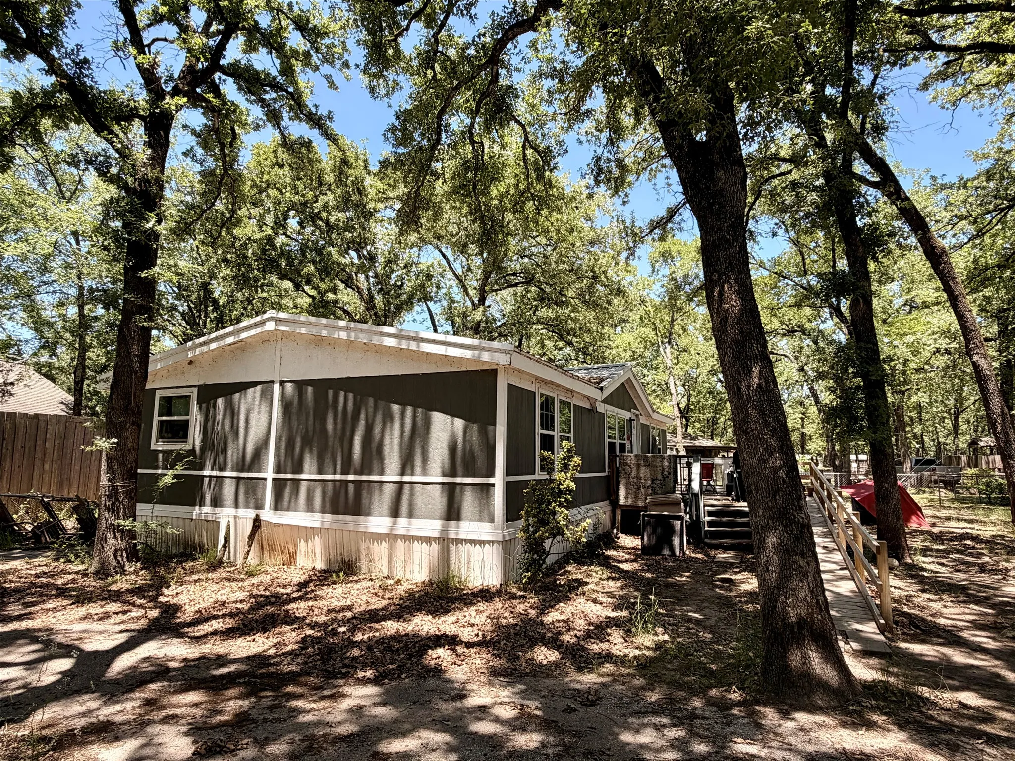 Mobile Home For Sale in Henderson County , 115 Fernwood Drive, Mabank, Texas 75156, 3 Bedrooms, 2 Bathrooms, Garage spaces, 1,144 Sqft, built in 1997, Price $117,000, mls#21261290, Real Estate Agent in Mabank, Homes For Sale in Henderson county, Homes For Sale in Mabank, Realtor in Mabank Texas, Real Estate Brokerage Independent Realty Texas, Luminita Cordes Realtor