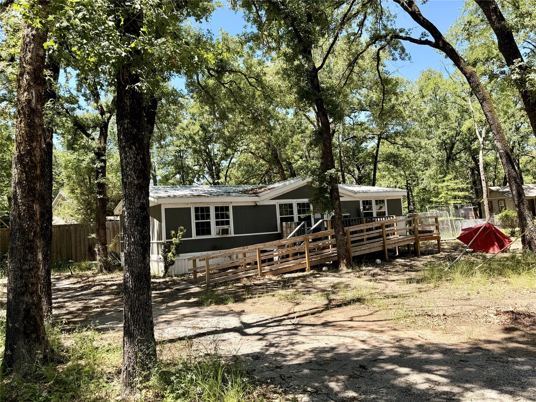 Mobile Home For Sale in Henderson County , 115 Fernwood Drive, Mabank, Texas 75156, 3 Bedrooms, 2 Bathrooms, Garage spaces, 1,144 Sqft, built in 1997, Price $117,000, mls#21261290, Real Estate Agent in Mabank, Homes For Sale in Henderson county, Homes For Sale in Mabank, Realtor in Mabank Texas, Real Estate Brokerage Independent Realty Texas, Luminita Cordes Realtor