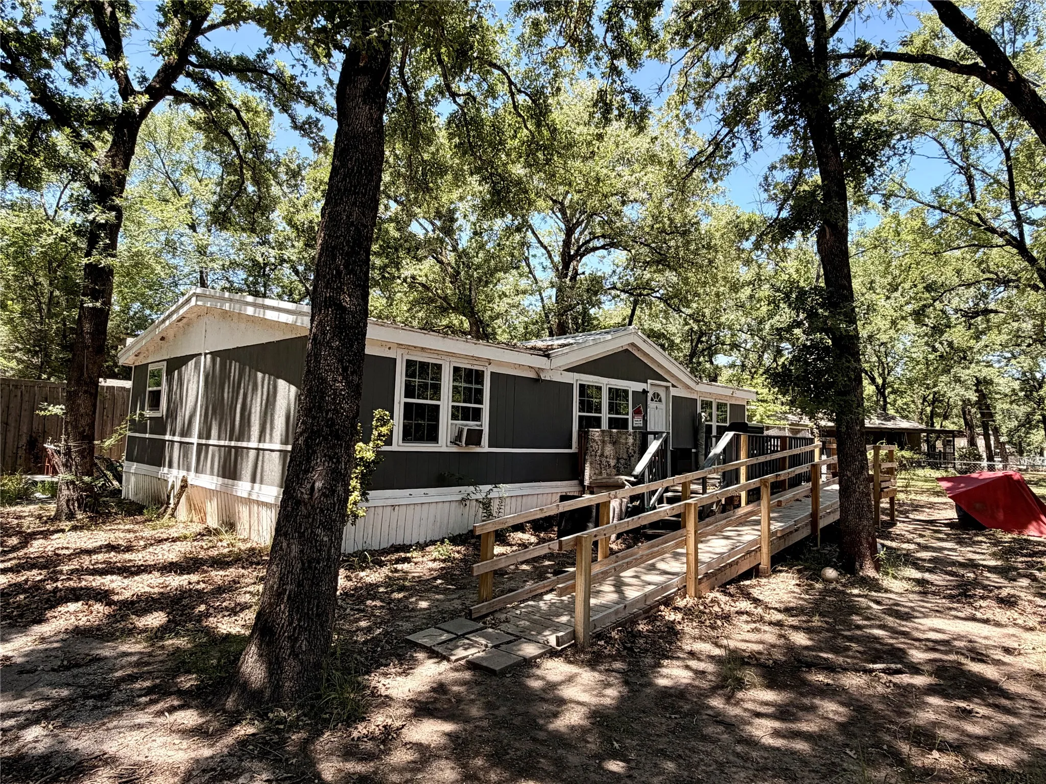 Mobile Home For Sale in Henderson County , 115 Fernwood Drive, Mabank, Texas 75156, 3 Bedrooms, 2 Bathrooms, Garage spaces, 1,144 Sqft, built in 1997, Price $117,000, mls#21261290, Real Estate Agent in Mabank, Homes For Sale in Henderson county, Homes For Sale in Mabank, Realtor in Mabank Texas, Real Estate Brokerage Independent Realty Texas, Luminita Cordes Realtor